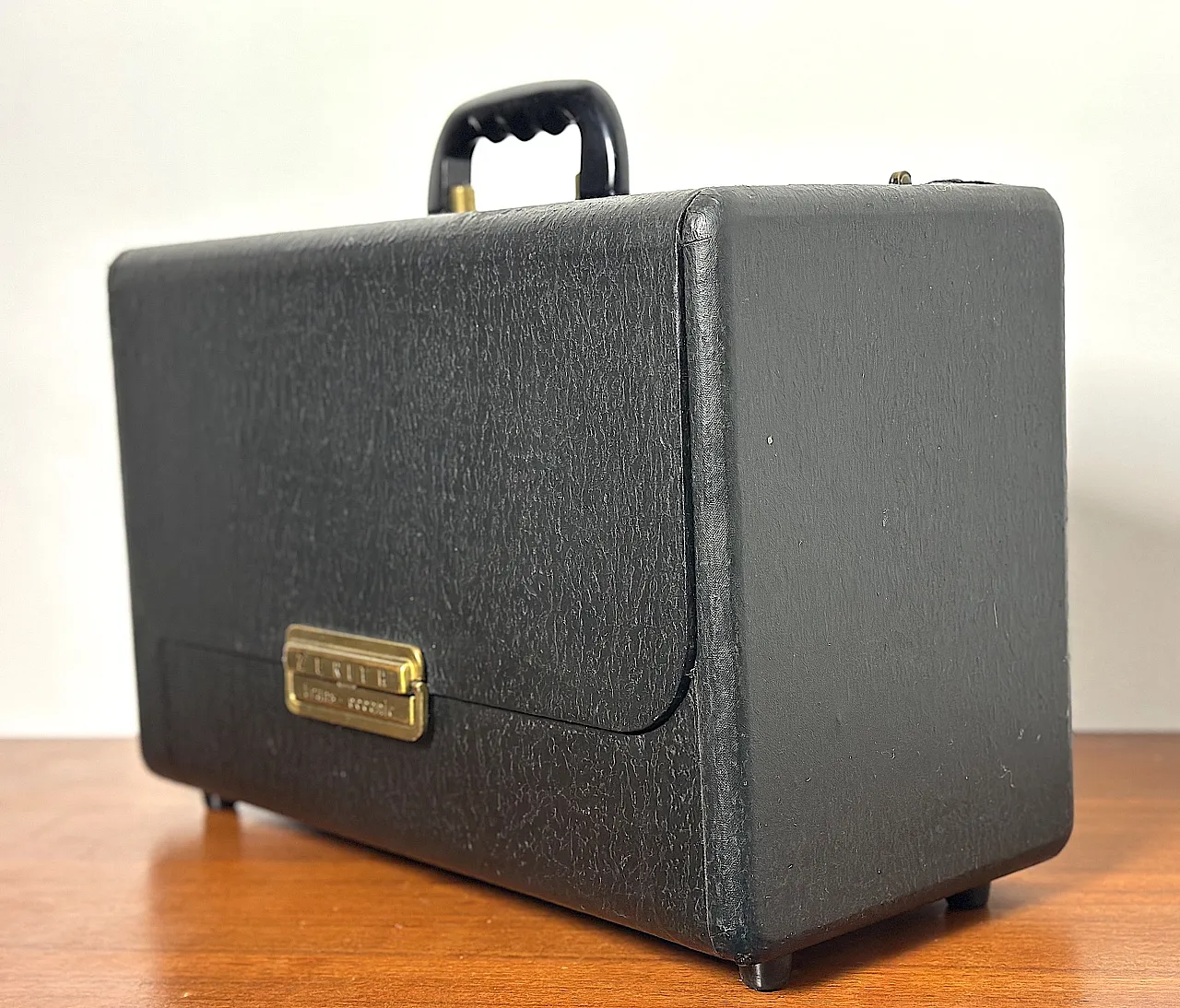 Trans-Oceanic B600 Portable Radio by Zenith, USA 1959-1962 11