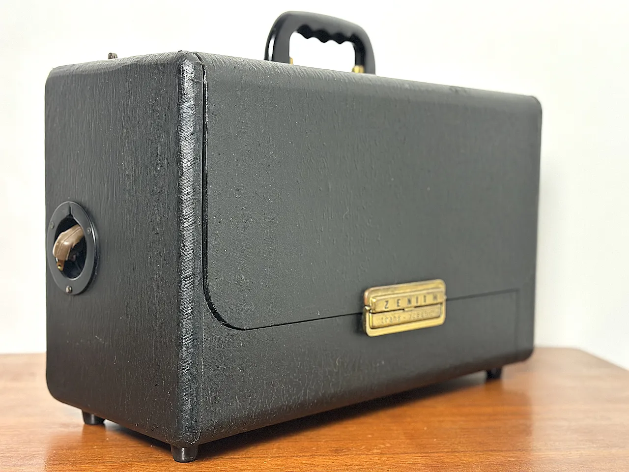 Trans-Oceanic B600 Portable Radio by Zenith, USA 1959-1962 12