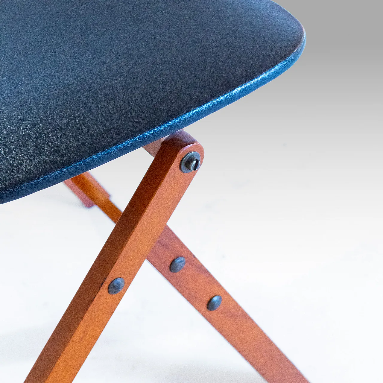 Folding valet by Fratelli Reguitti, 1950s 12