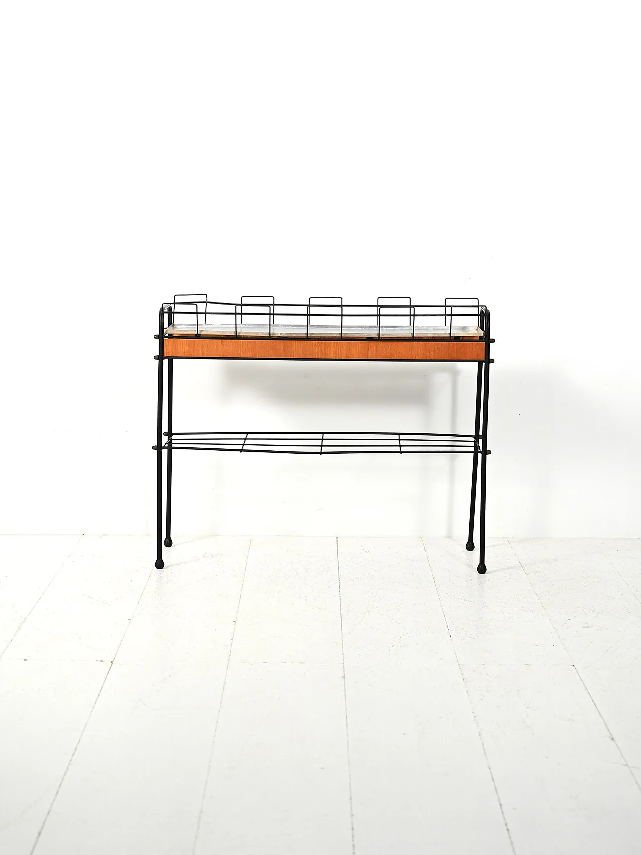 Scandinavian flower holder in black metal and teak 2