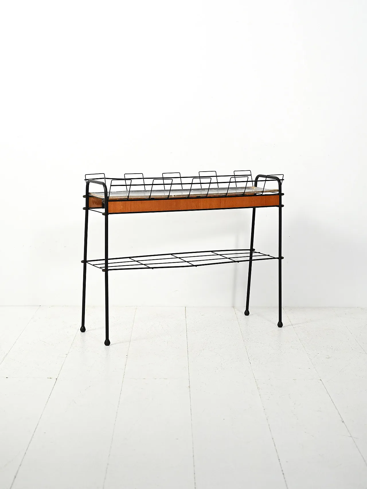 Scandinavian flower holder in black metal and teak 3