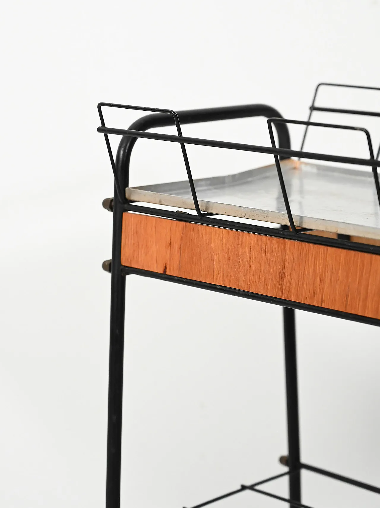 Scandinavian flower holder in black metal and teak 5