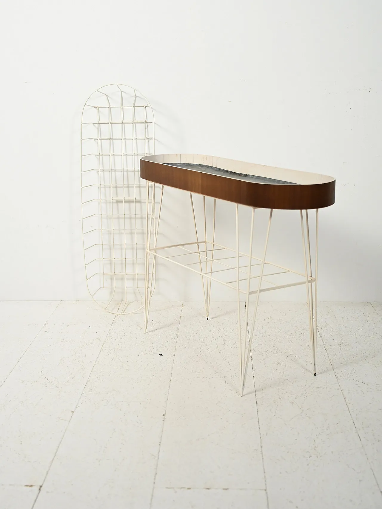 Scandinavian oval flower holder in metal and teak 5