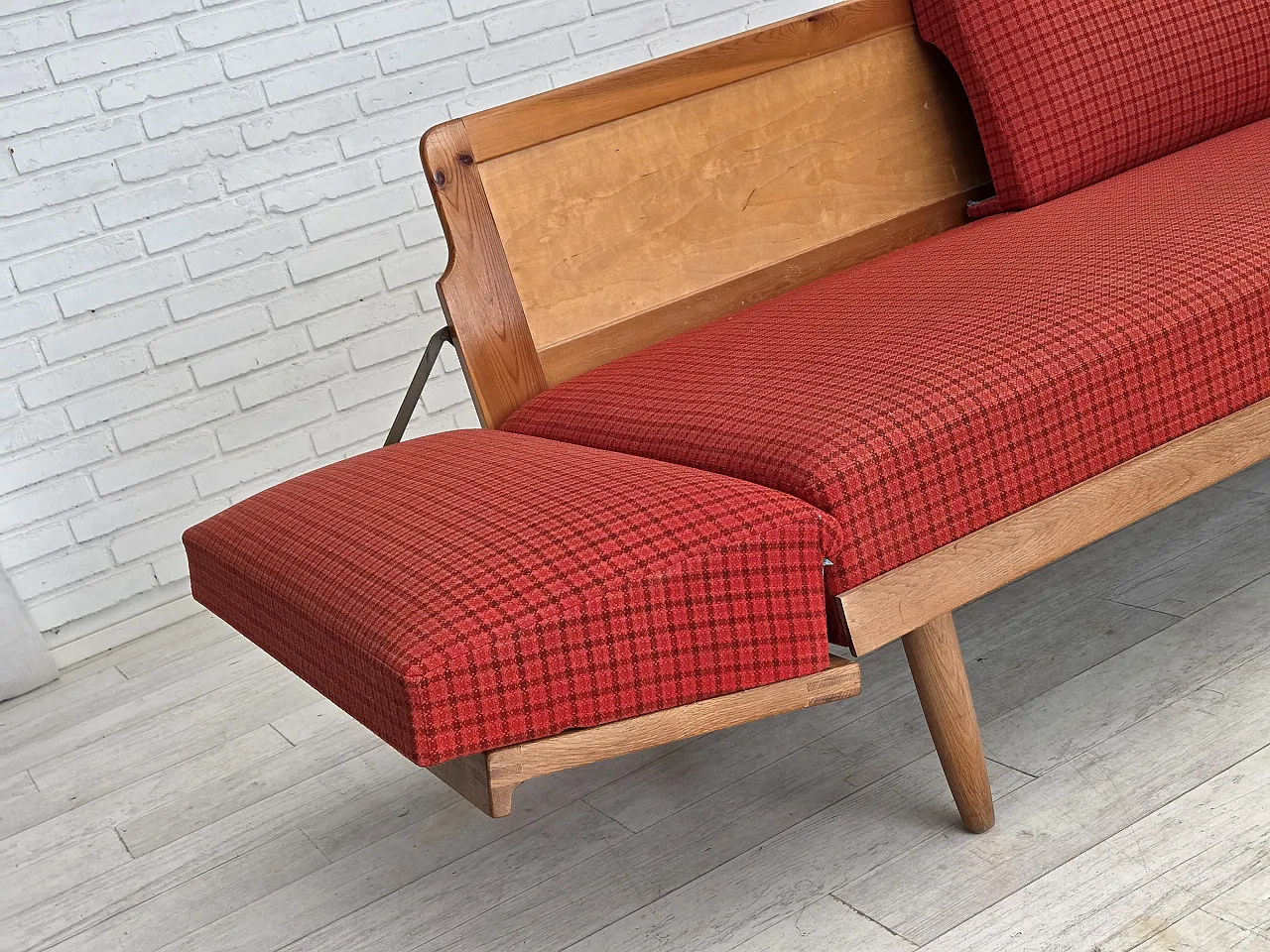Danish drop-arm daybed by Illum Wikkelsø, wool, 1970s 4