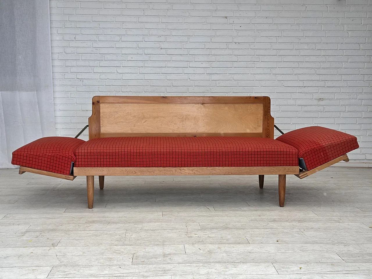 Danish drop-arm daybed by Illum Wikkelsø, wool, 1970s 5