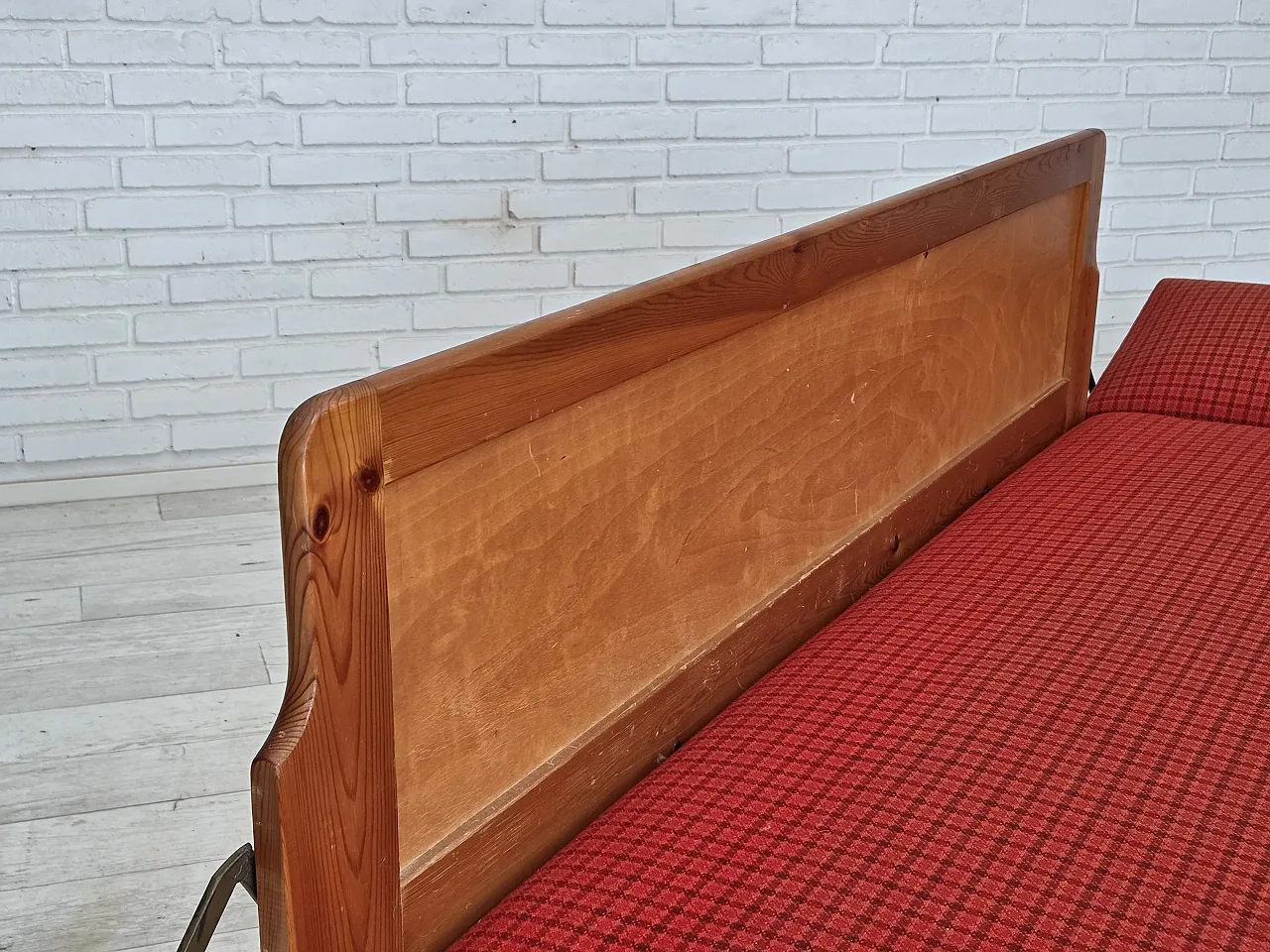 Danish drop-arm daybed by Illum Wikkelsø, wool, 1970s 7