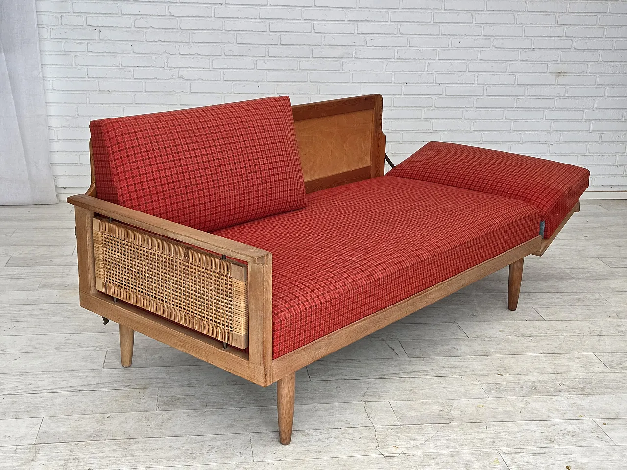 Danish drop-arm daybed by Illum Wikkelsø, wool, 1970s 10