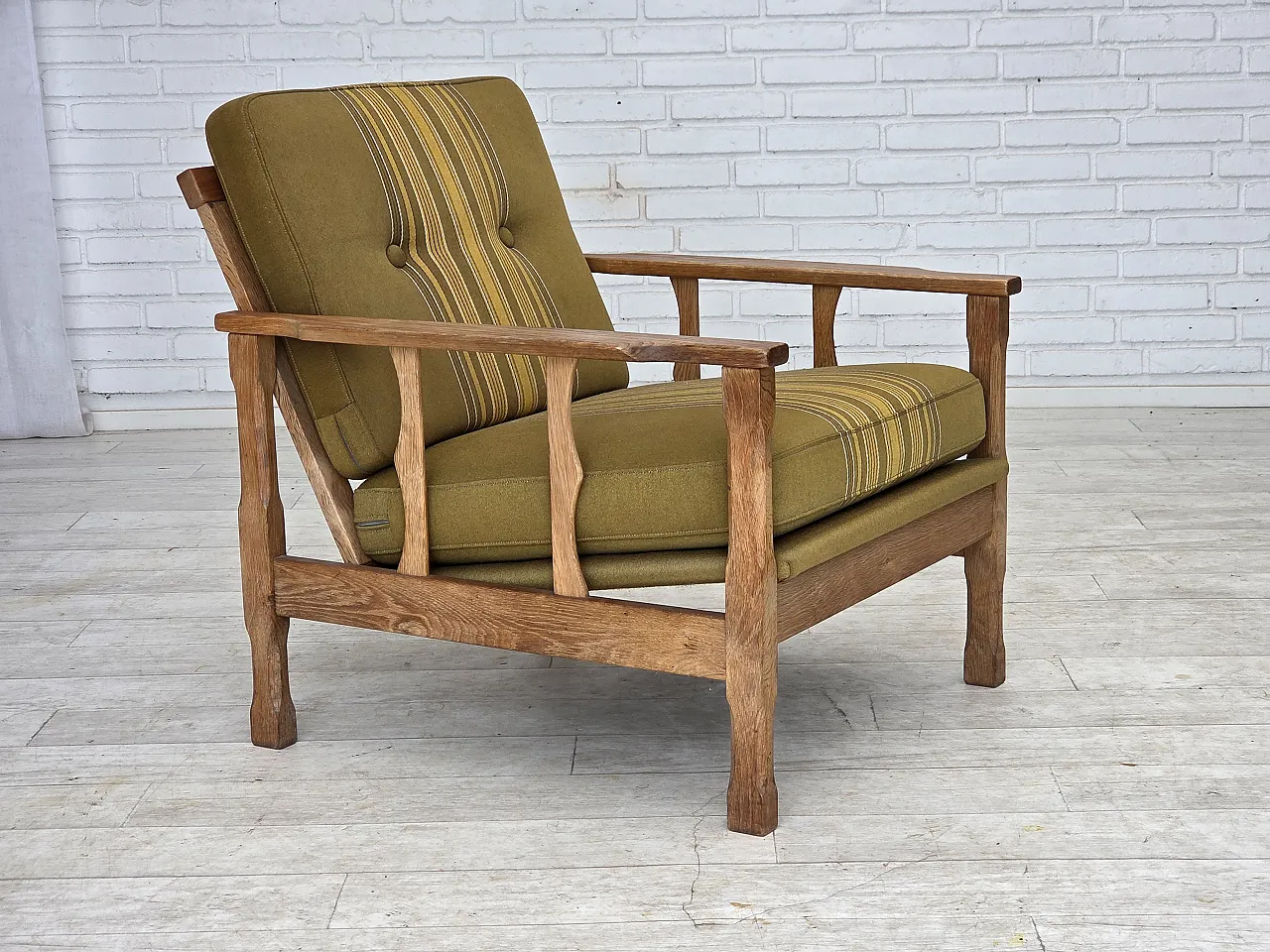 Poltrona danese, lana, legno massello di rovere, anni '70 1