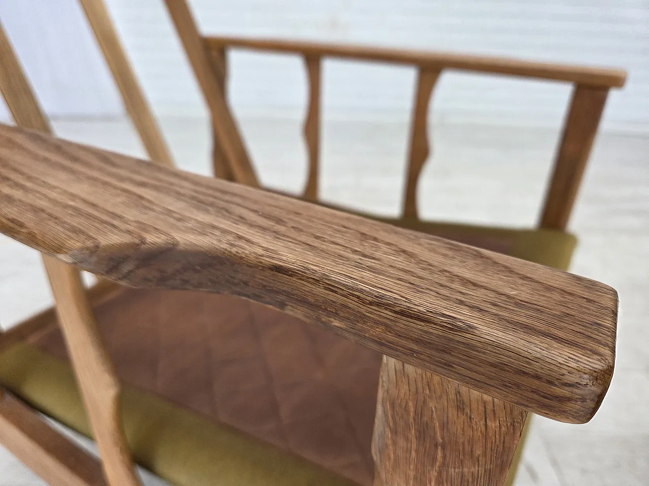 Poltrona danese, lana, legno massello di rovere, anni '70 6