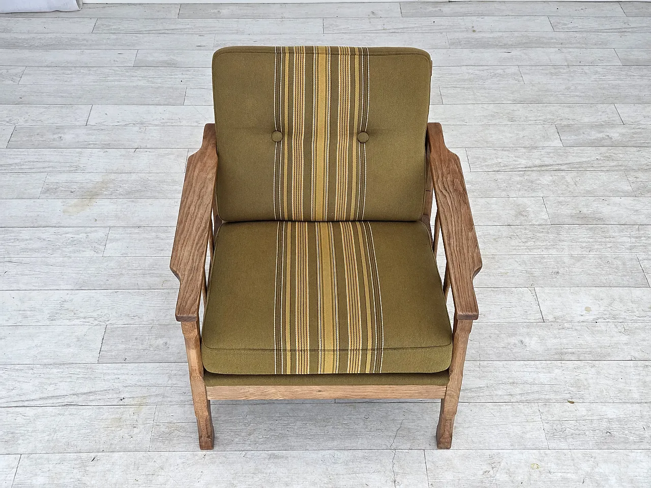 Poltrona danese, lana, legno massello di rovere, anni '70 11