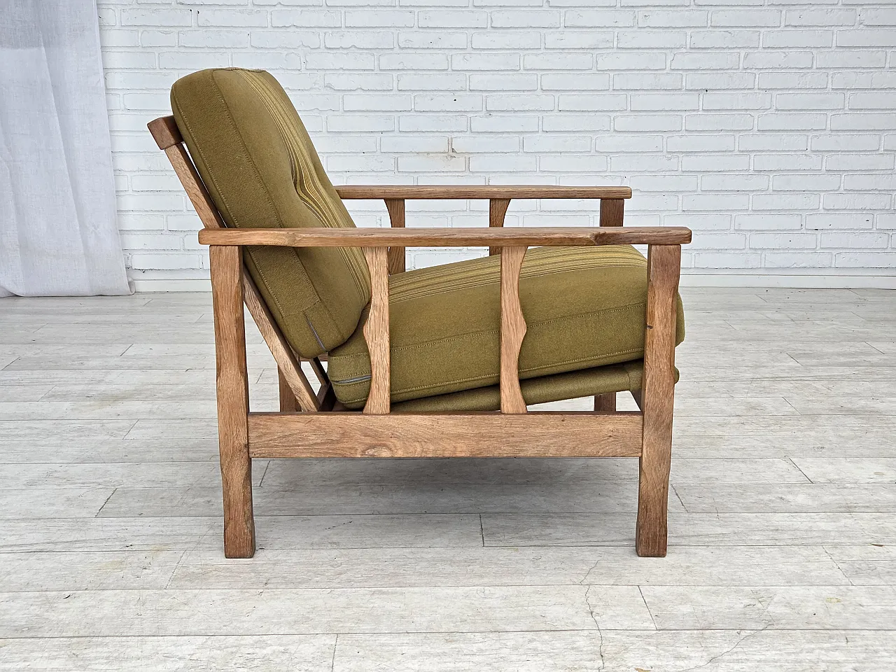 Poltrona danese, lana, legno massello di rovere, anni '70 12