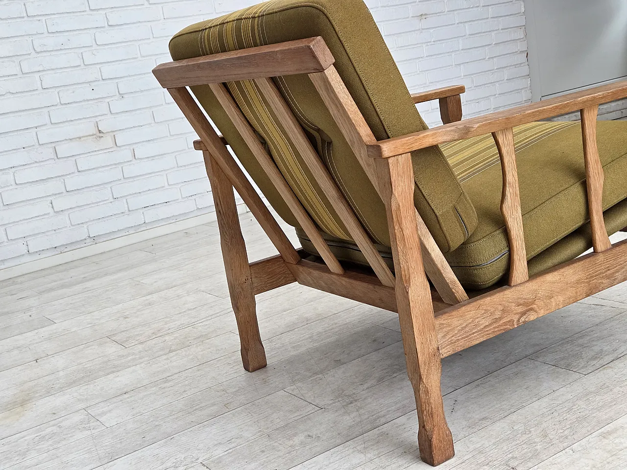 Poltrona danese, lana, legno massello di rovere, anni '70 13