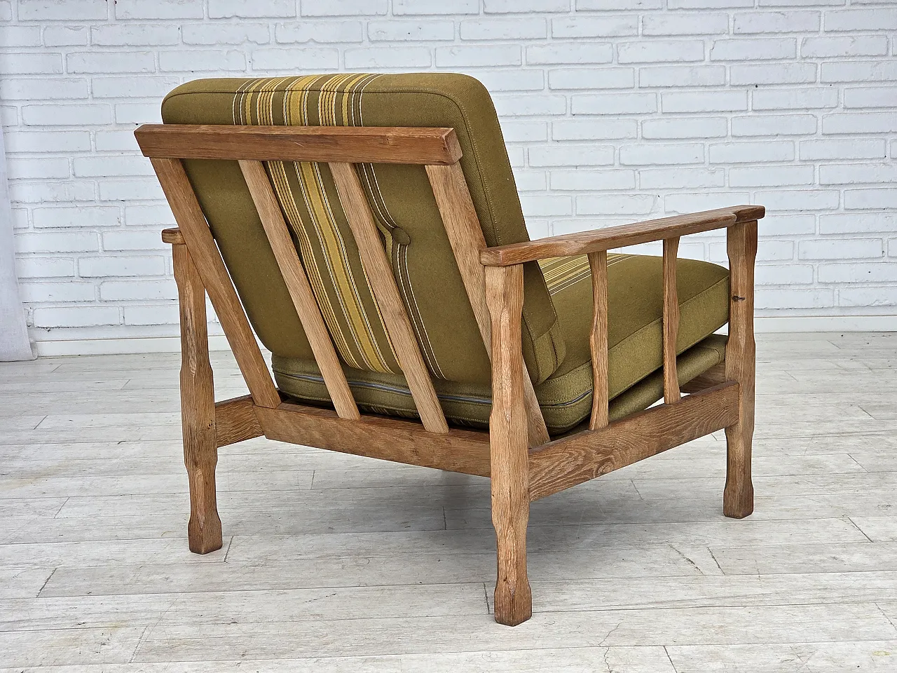 Poltrona danese, lana, legno massello di rovere, anni '70 14