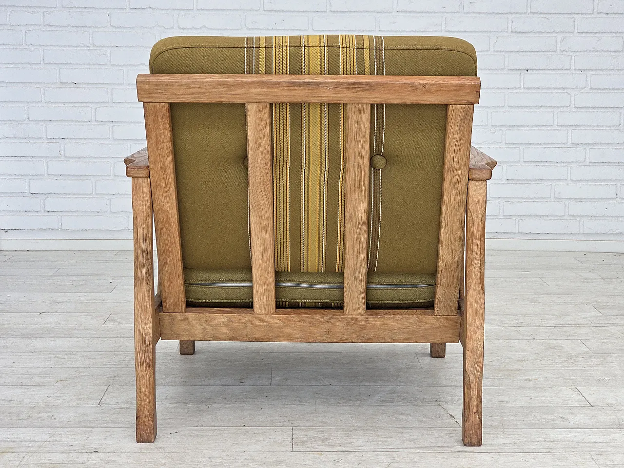 Poltrona danese, lana, legno massello di rovere, anni '70 15