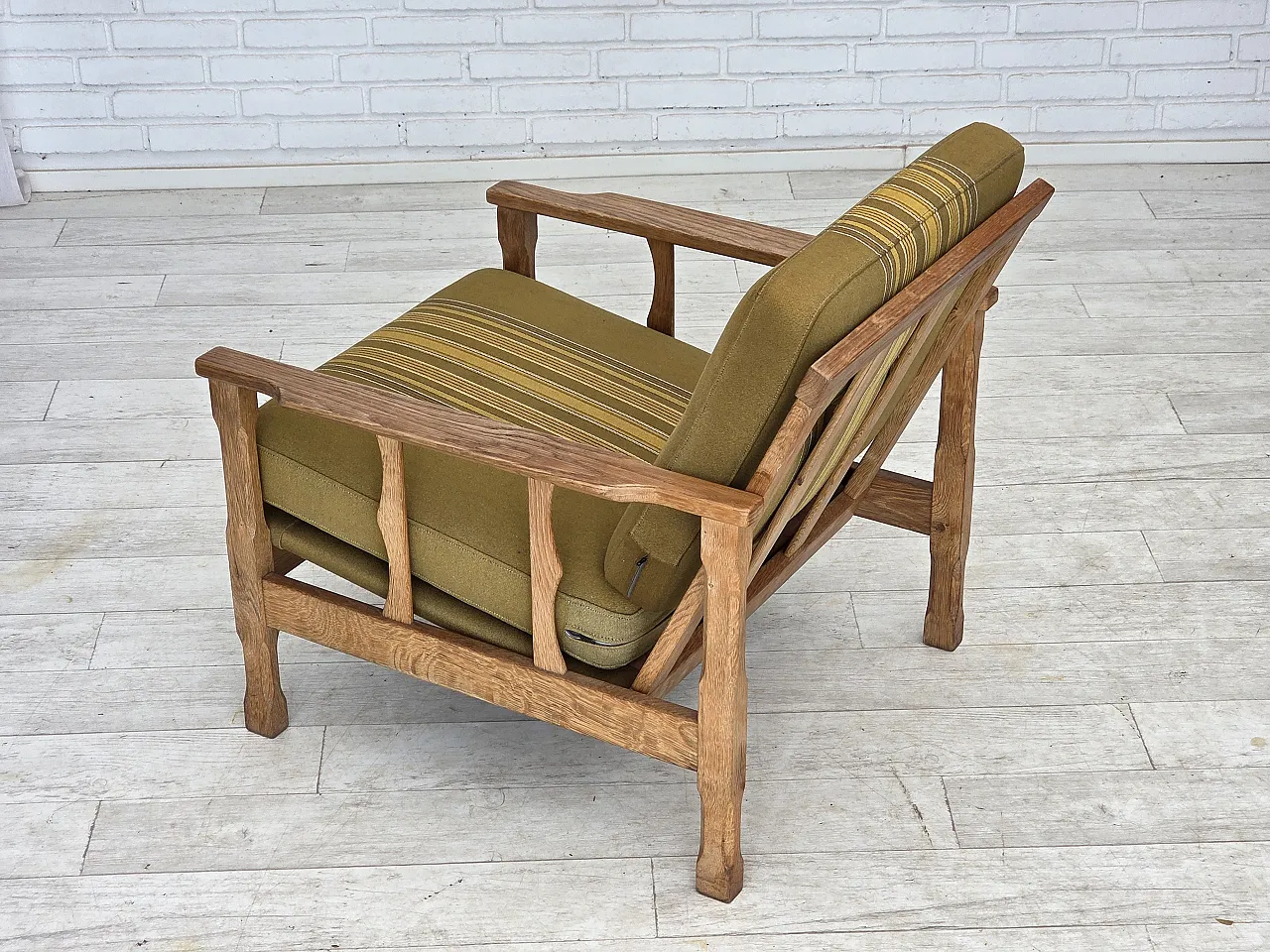 Poltrona danese, lana, legno massello di rovere, anni '70 16