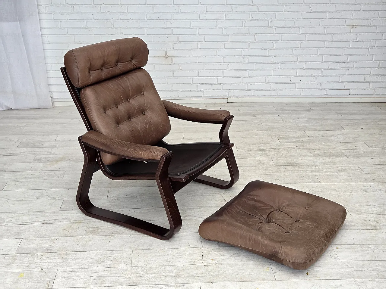 Danish lounge chair by Georg Thams, , leather, 1970s 8