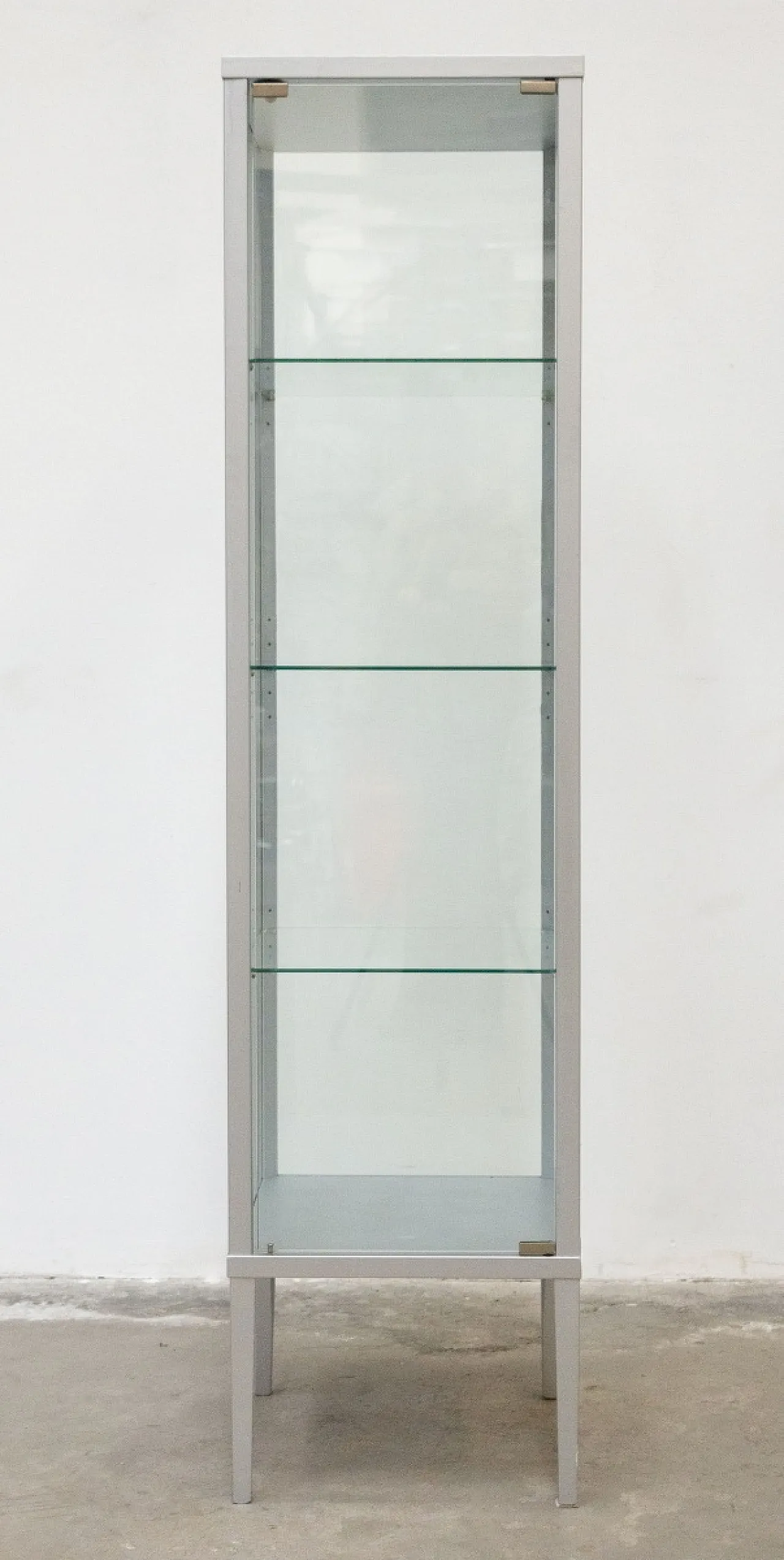 Silver lacquered wooden display case, 20th century 1