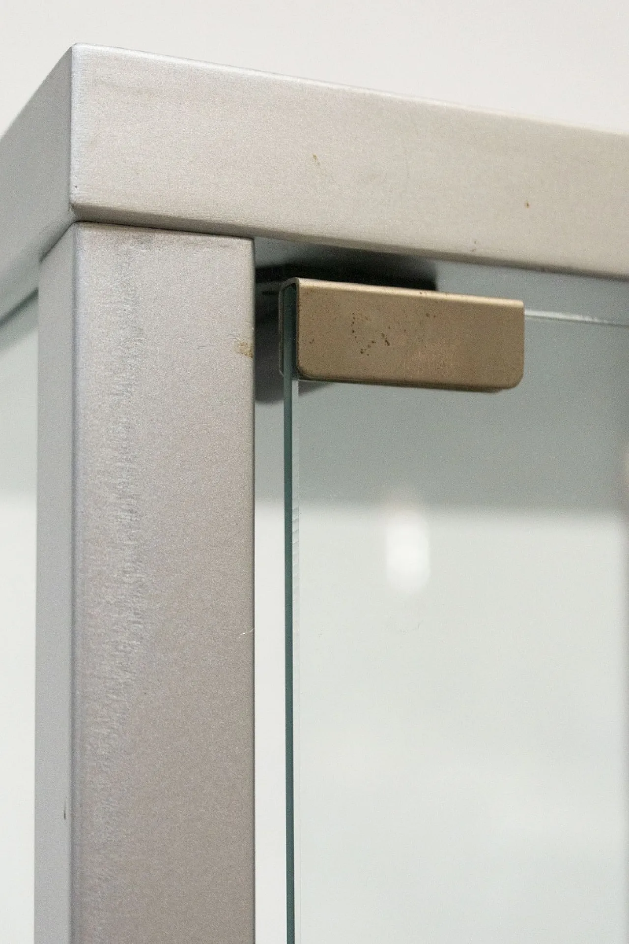 Silver lacquered wooden display case, 20th century 7