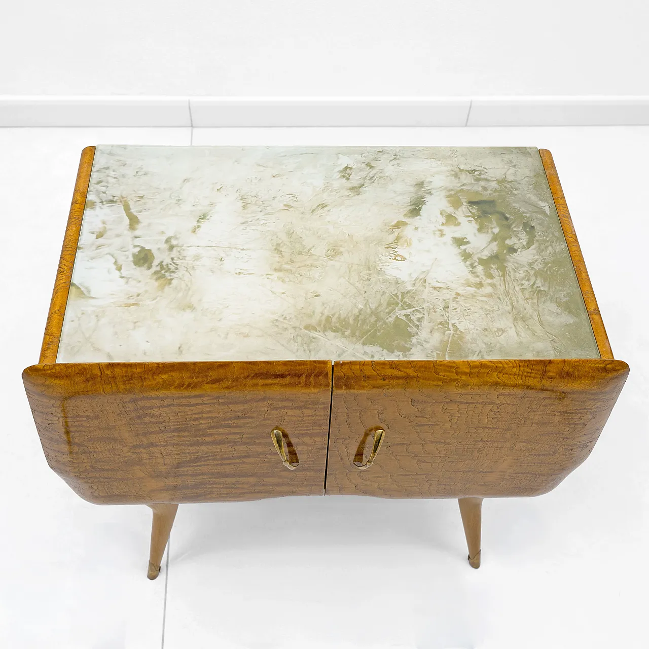 Pair of mid-century style beech and chestnut bedside tables, 50s 8