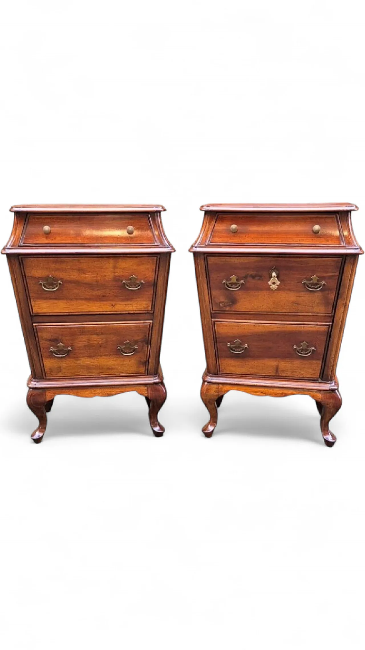 Pair of Venetian walnut urn bedside tables, late 19th century 14