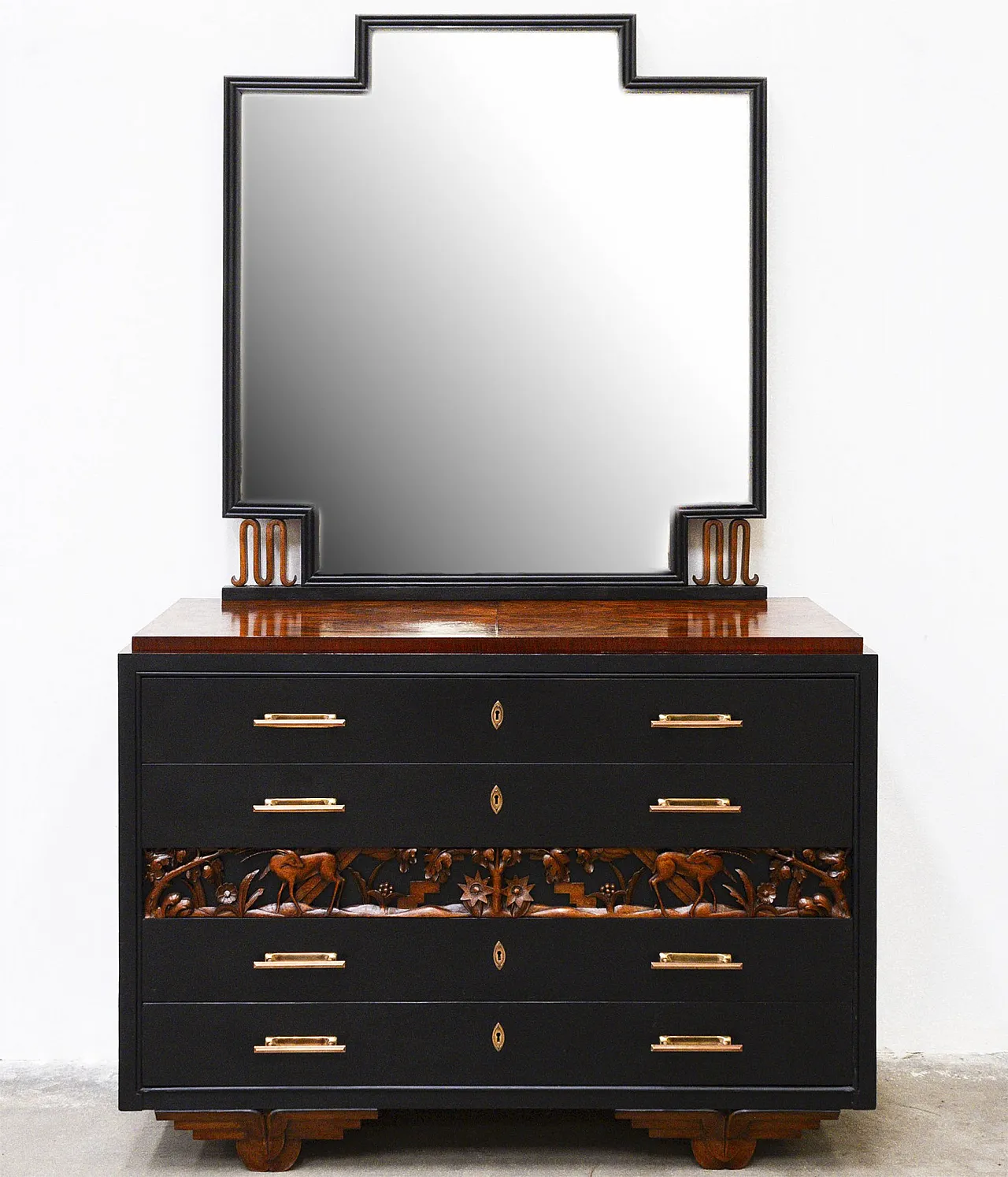 Carved dresser, early 20th century 1