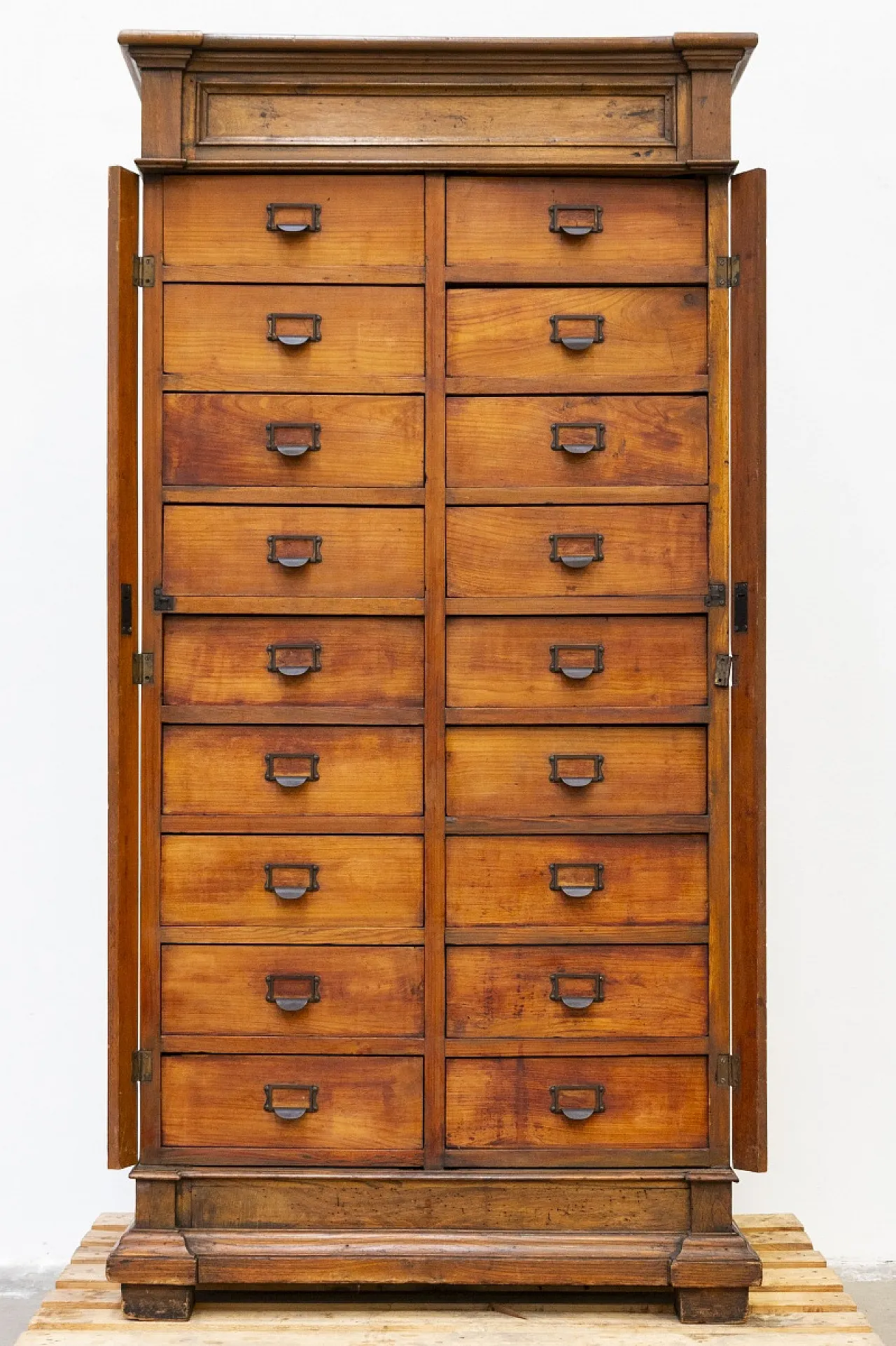 Solid oak filing cabinet, early 20th century 2