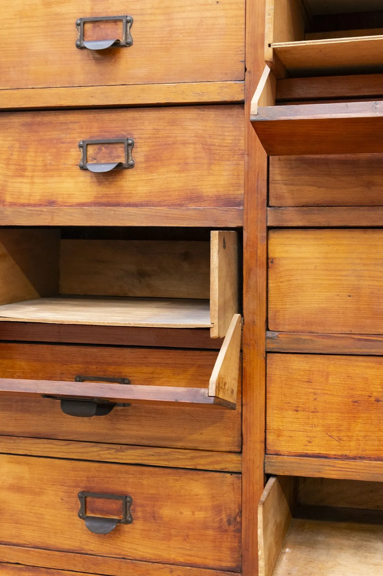 Solid oak filing cabinet, early 20th century 5