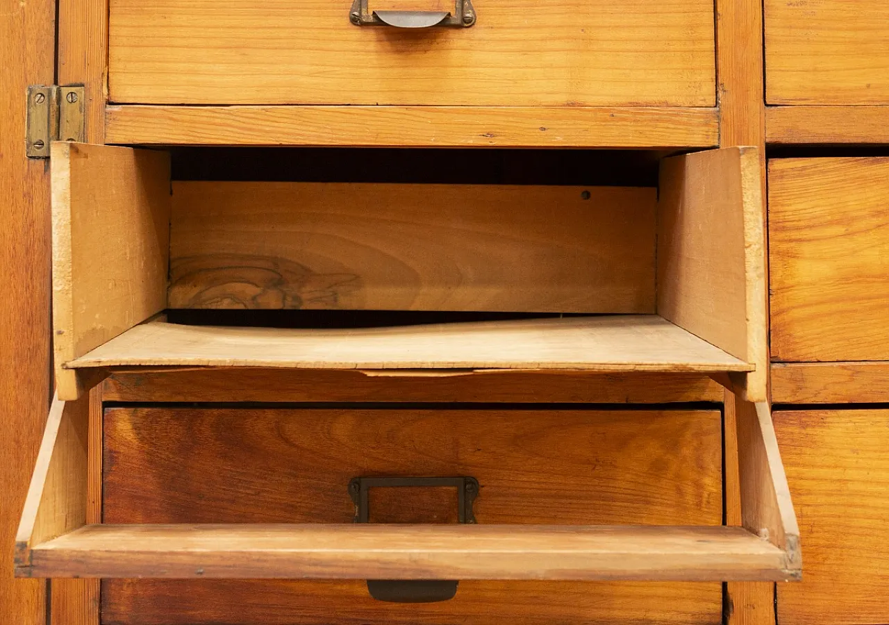 Solid oak filing cabinet, early 20th century 12