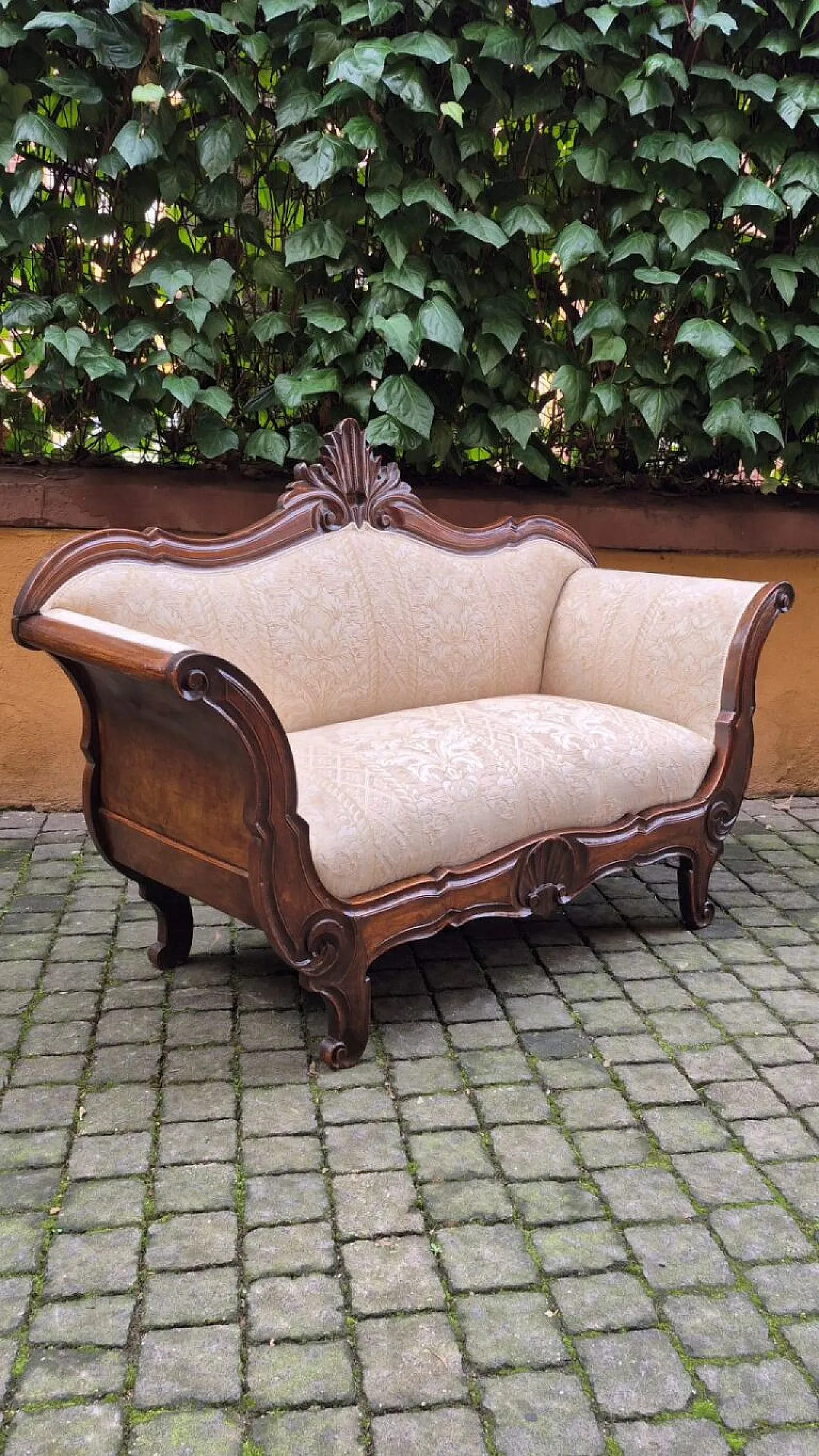 Luigi Filippo walnut boat sofa, 19th century 4