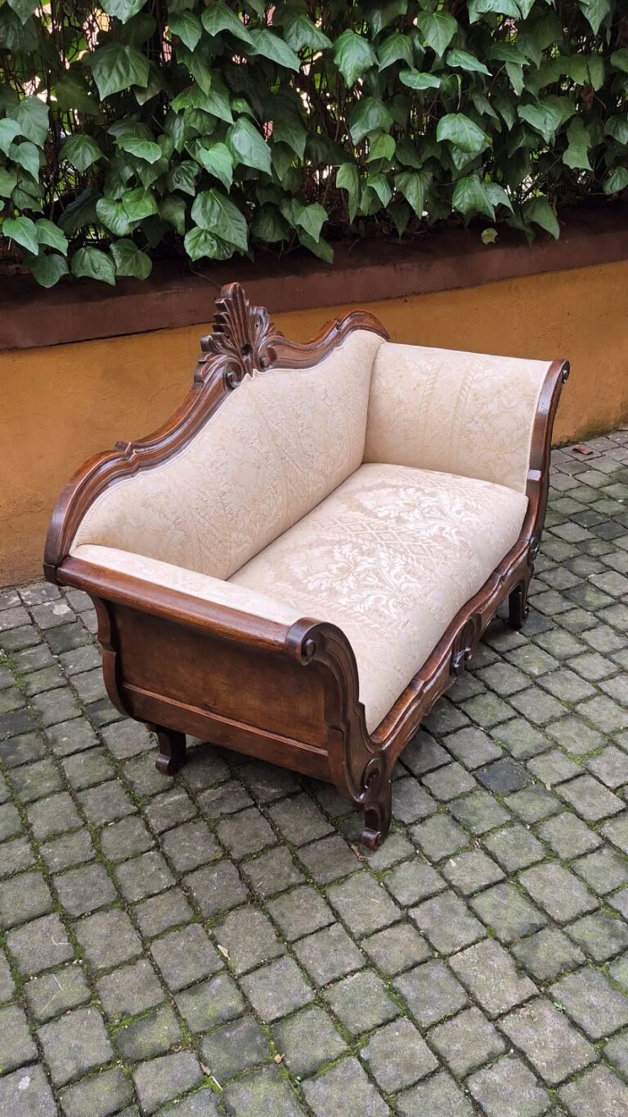 Luigi Filippo walnut boat sofa, 19th century 5