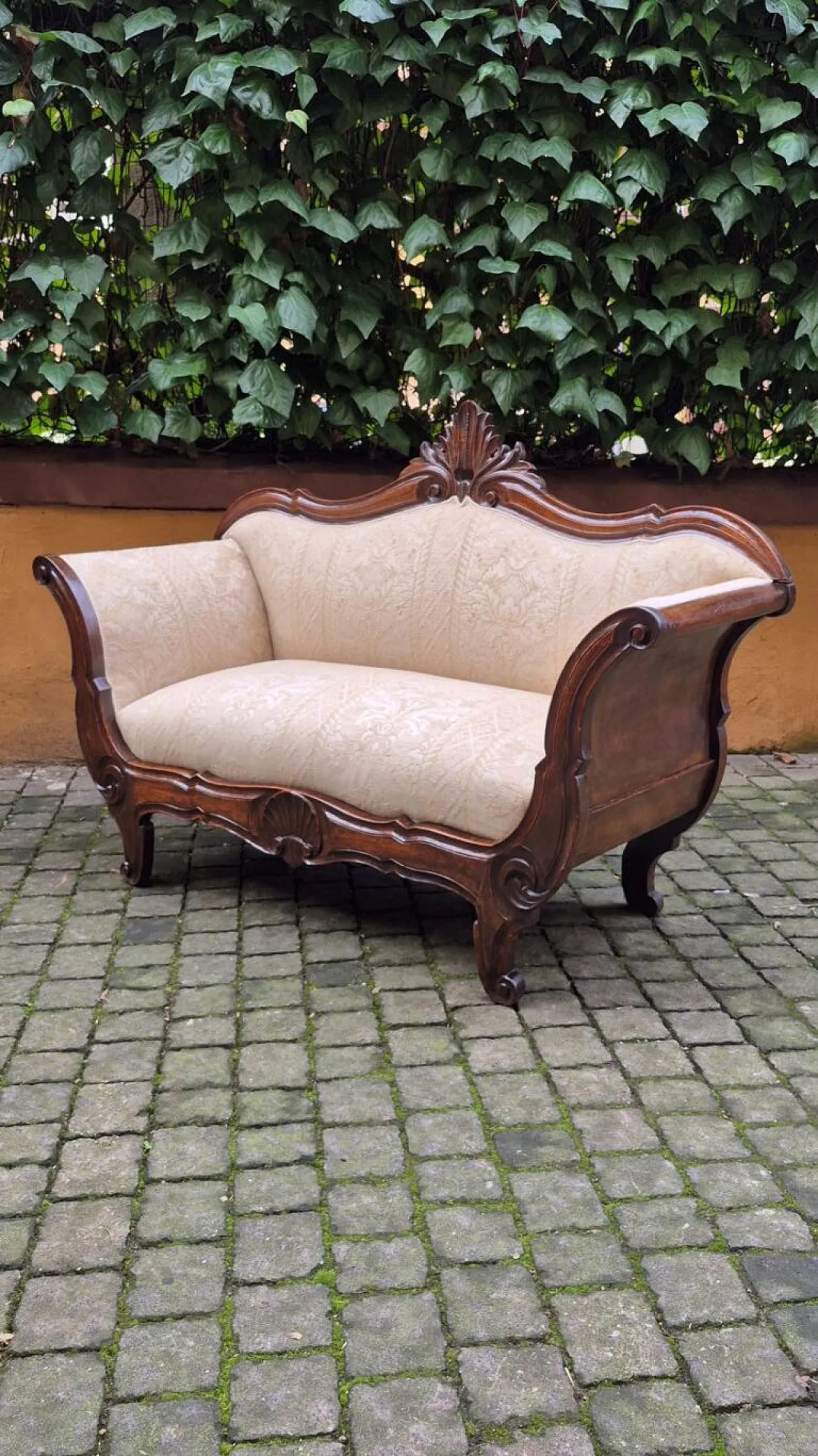 Luigi Filippo walnut boat sofa, 19th century 6