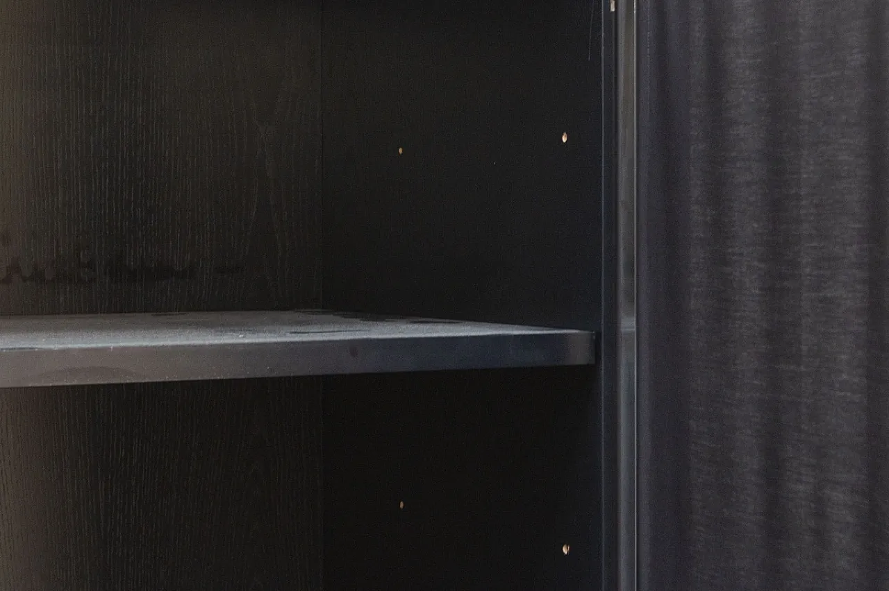 3 Mobili da salotto a due ante in vetro, legno e metallo, anni '70 3