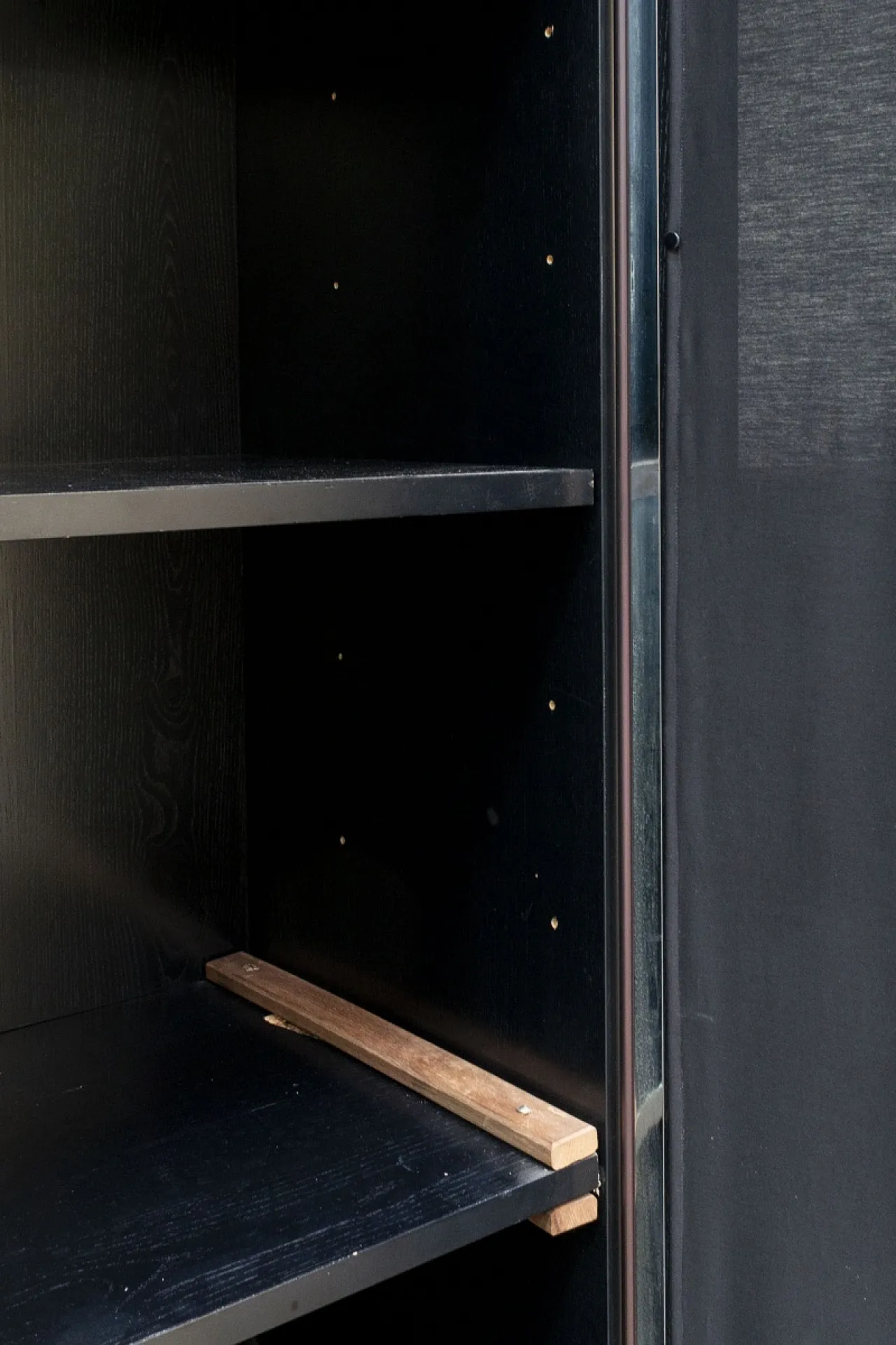 3 Mobili da salotto a due ante in vetro, legno e metallo, anni '70 4