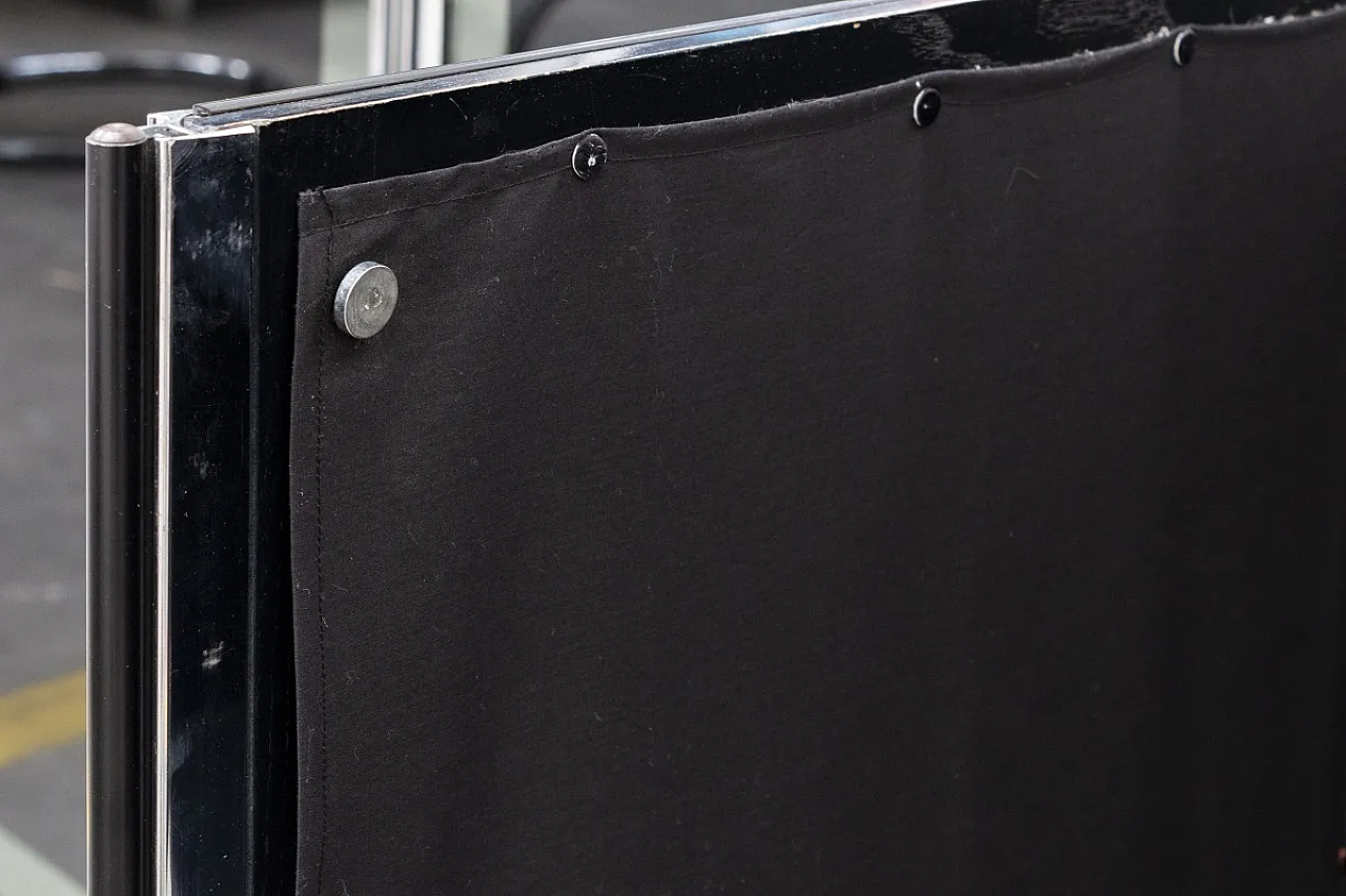 3 Mobili da salotto a due ante in vetro, legno e metallo, anni '70 5