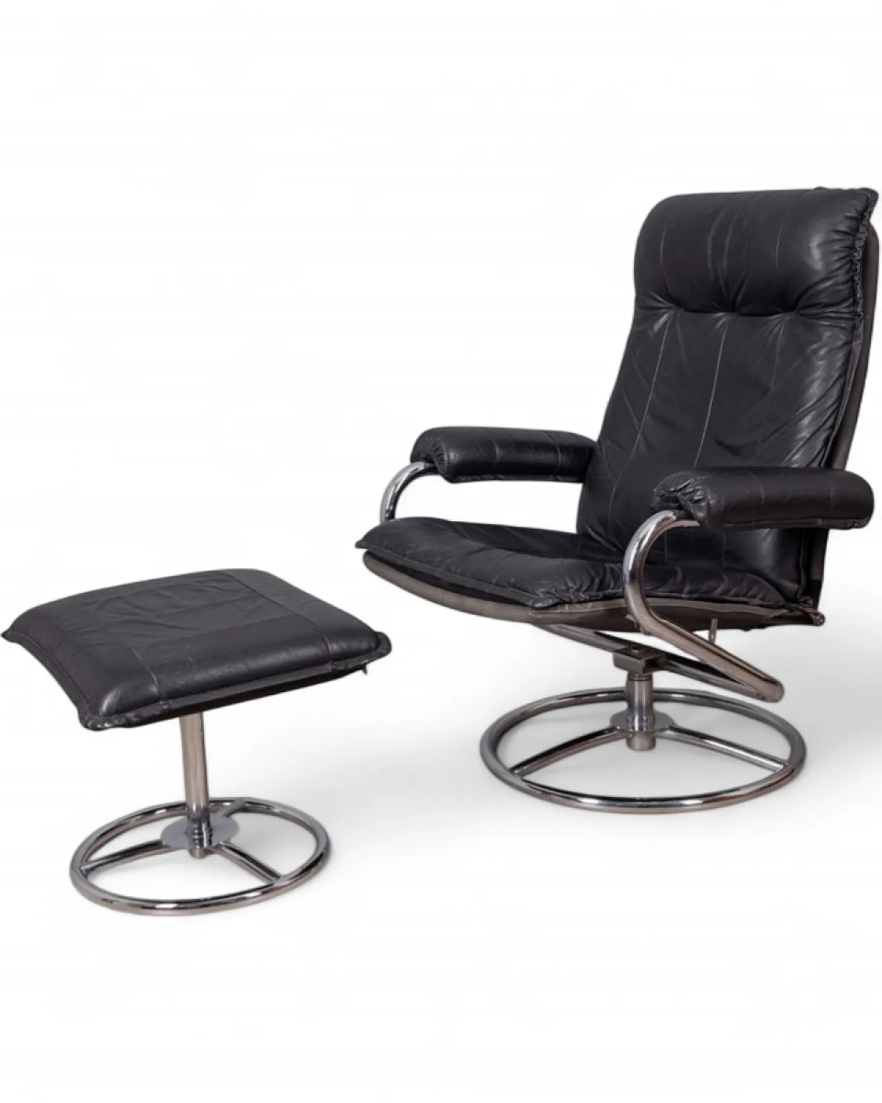 Poltrona in pelle nera con poggiapiedi, anni '70 11