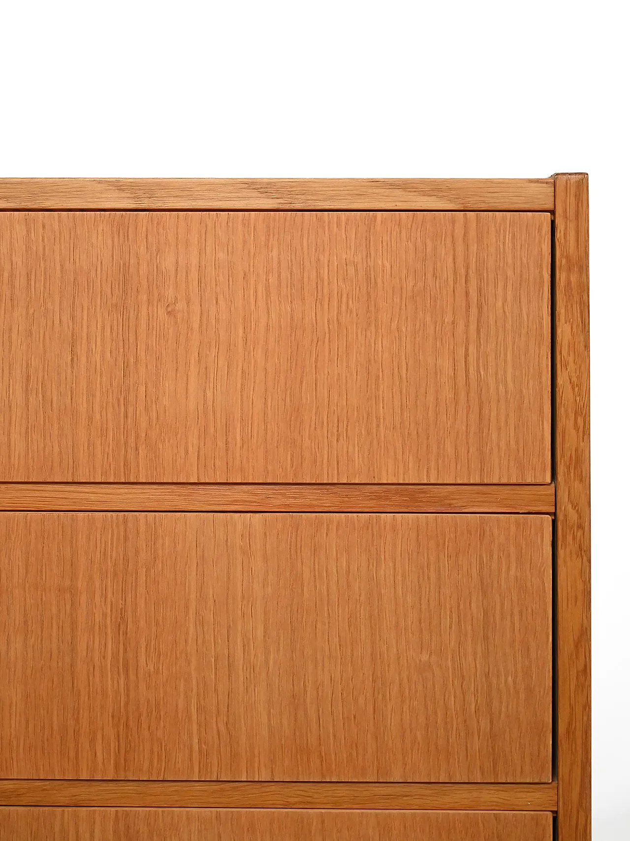 Small Scandinavian chest of drawers in oak 7
