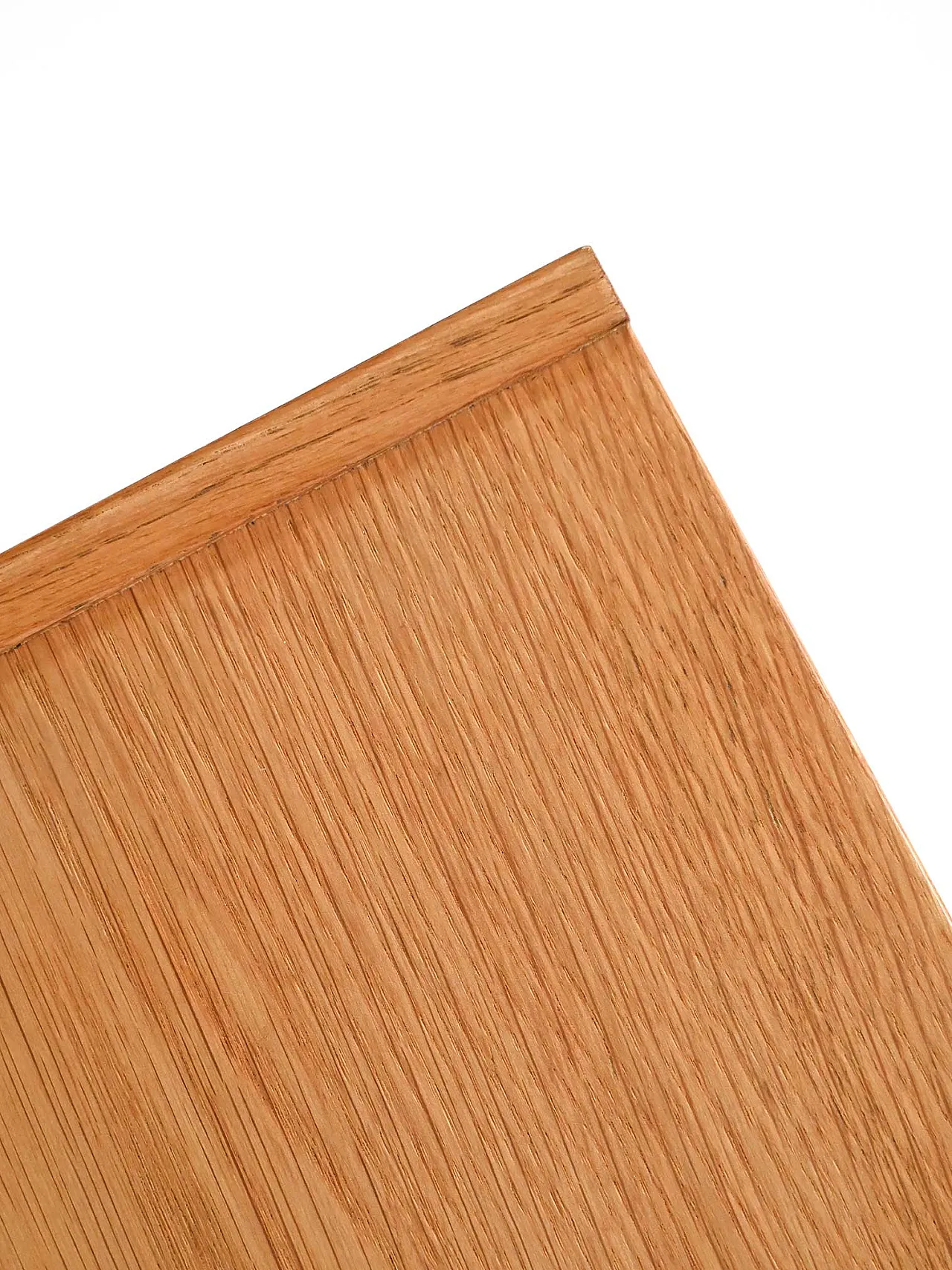 Small Scandinavian chest of drawers in oak 8