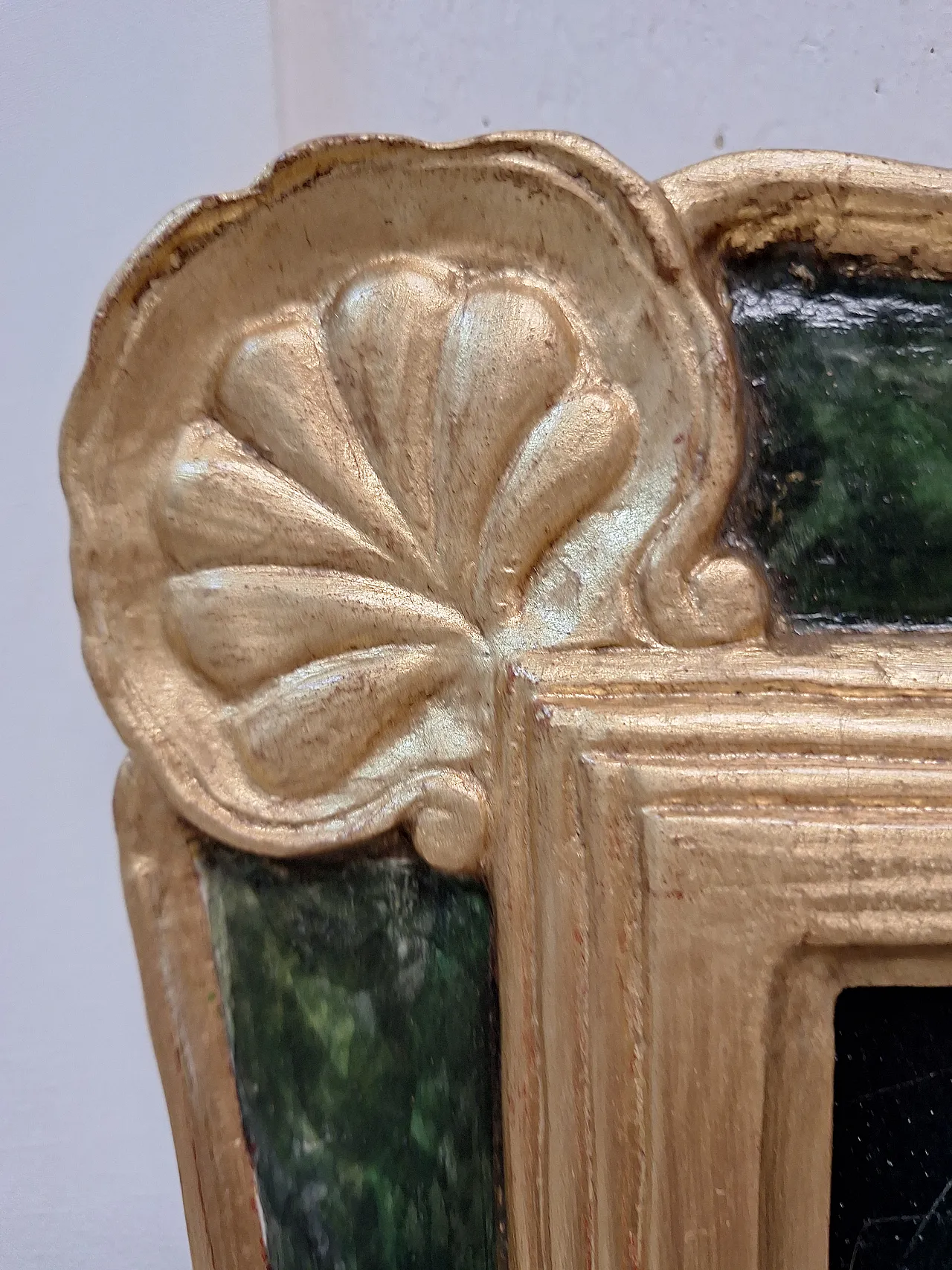 Oil on deco canvas depicting a woman with a carved and gilded frame 9