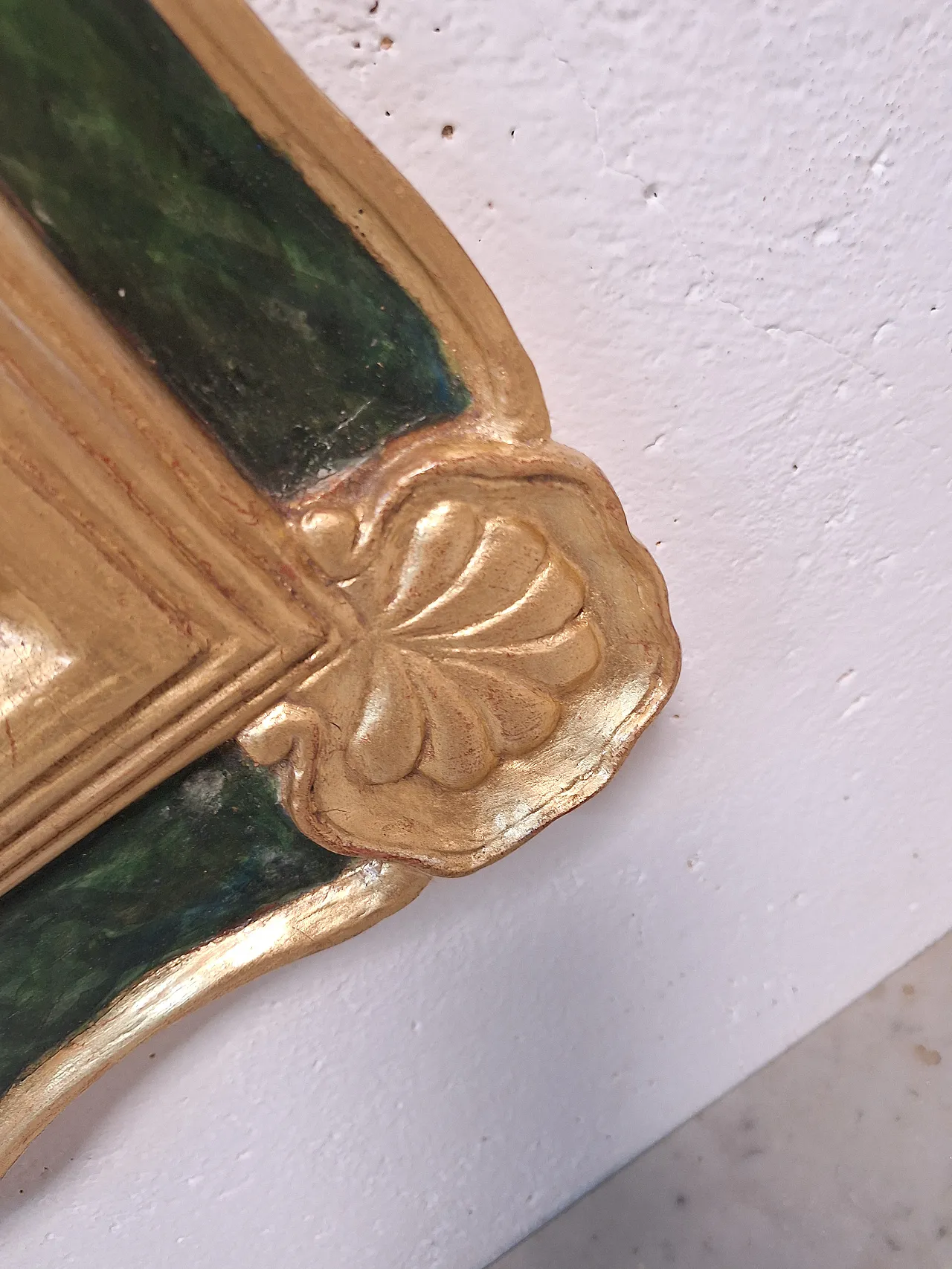 Oil on deco canvas depicting a woman with a carved and gilded frame 14