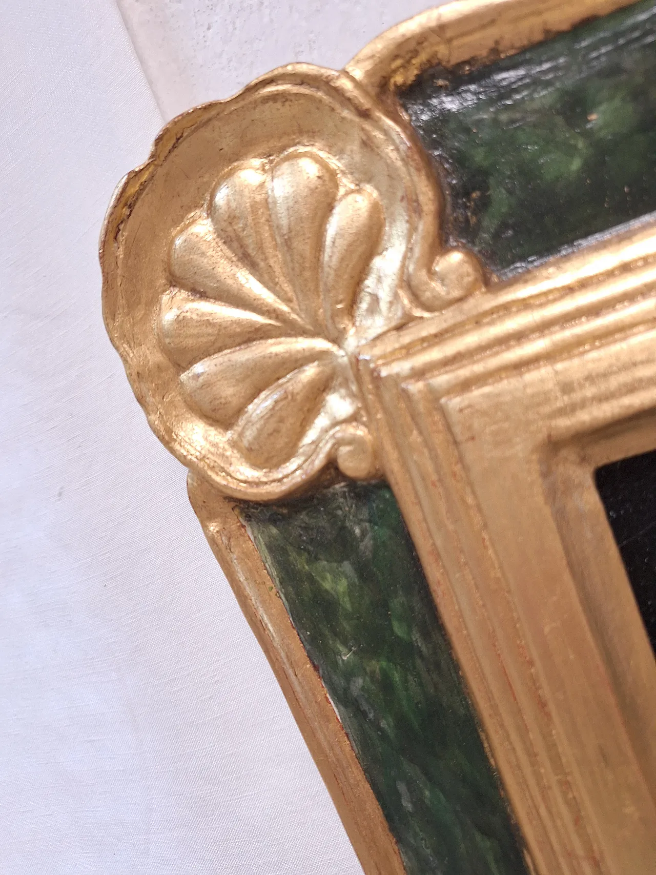 Oil on deco canvas depicting a woman with a carved and gilded frame 18