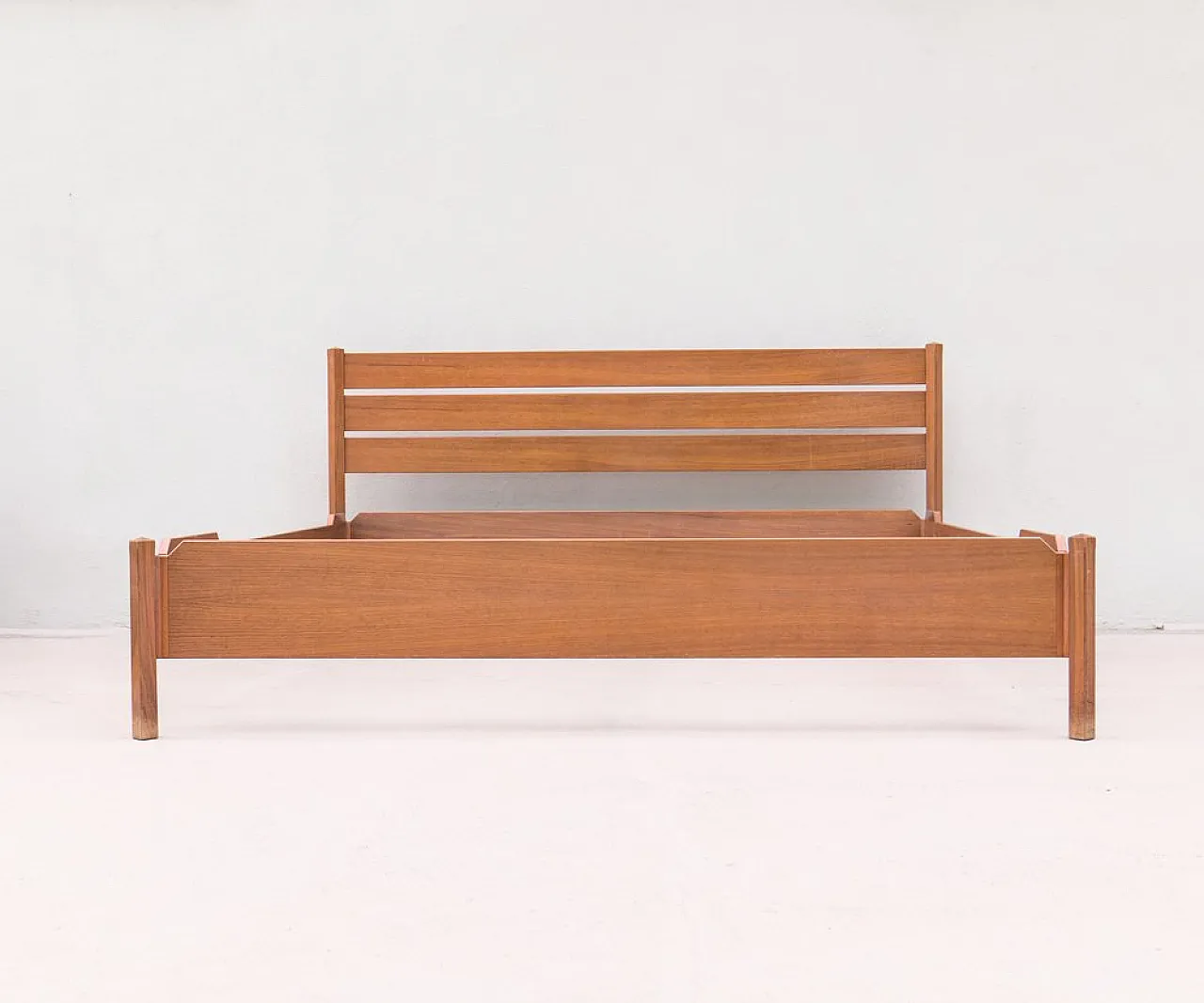 LT25 double bed in walnut by Ezio and Roberto Poggi, 1960 2