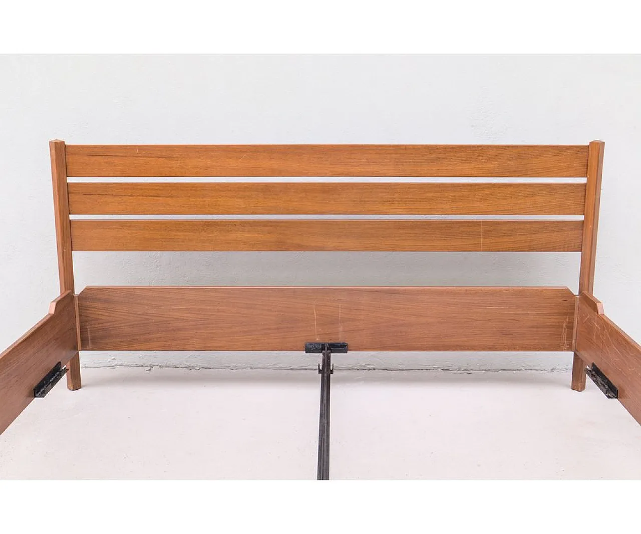 LT25 double bed in walnut by Ezio and Roberto Poggi, 1960 3