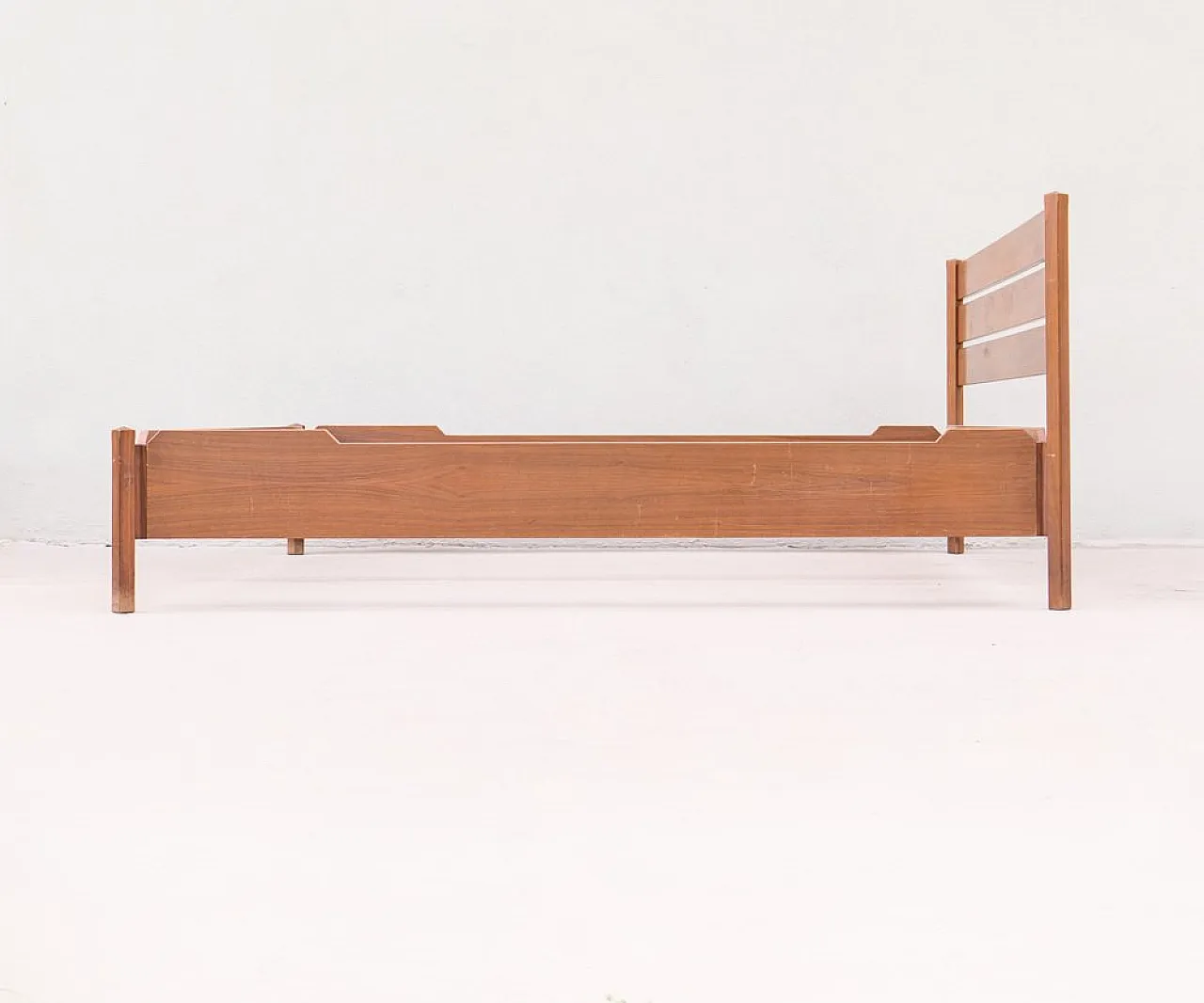 LT25 double bed in walnut by Ezio and Roberto Poggi, 1960 6