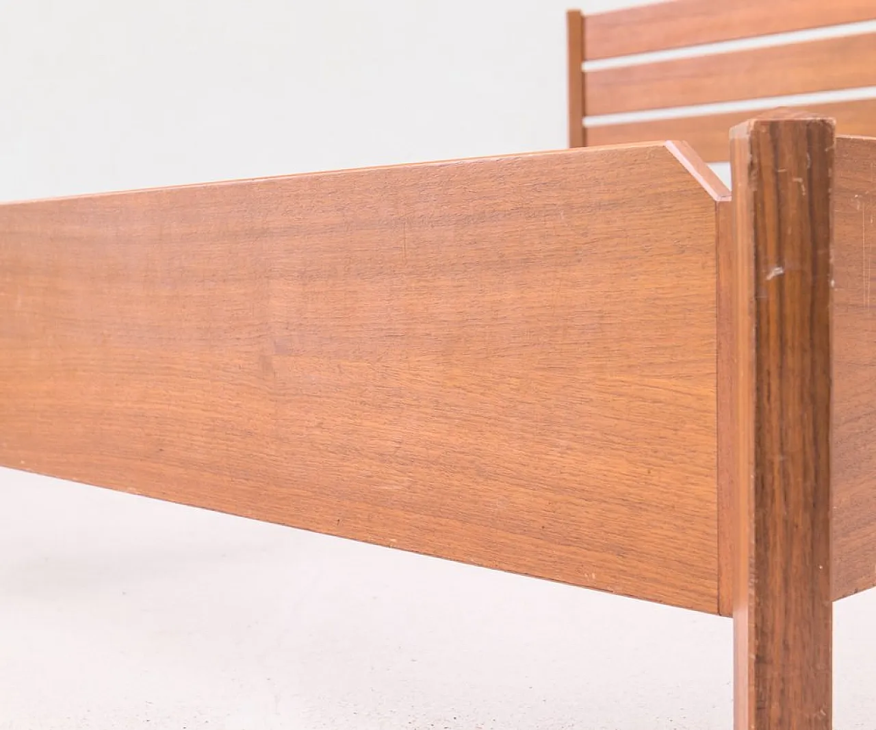 LT25 double bed in walnut by Ezio and Roberto Poggi, 1960 13