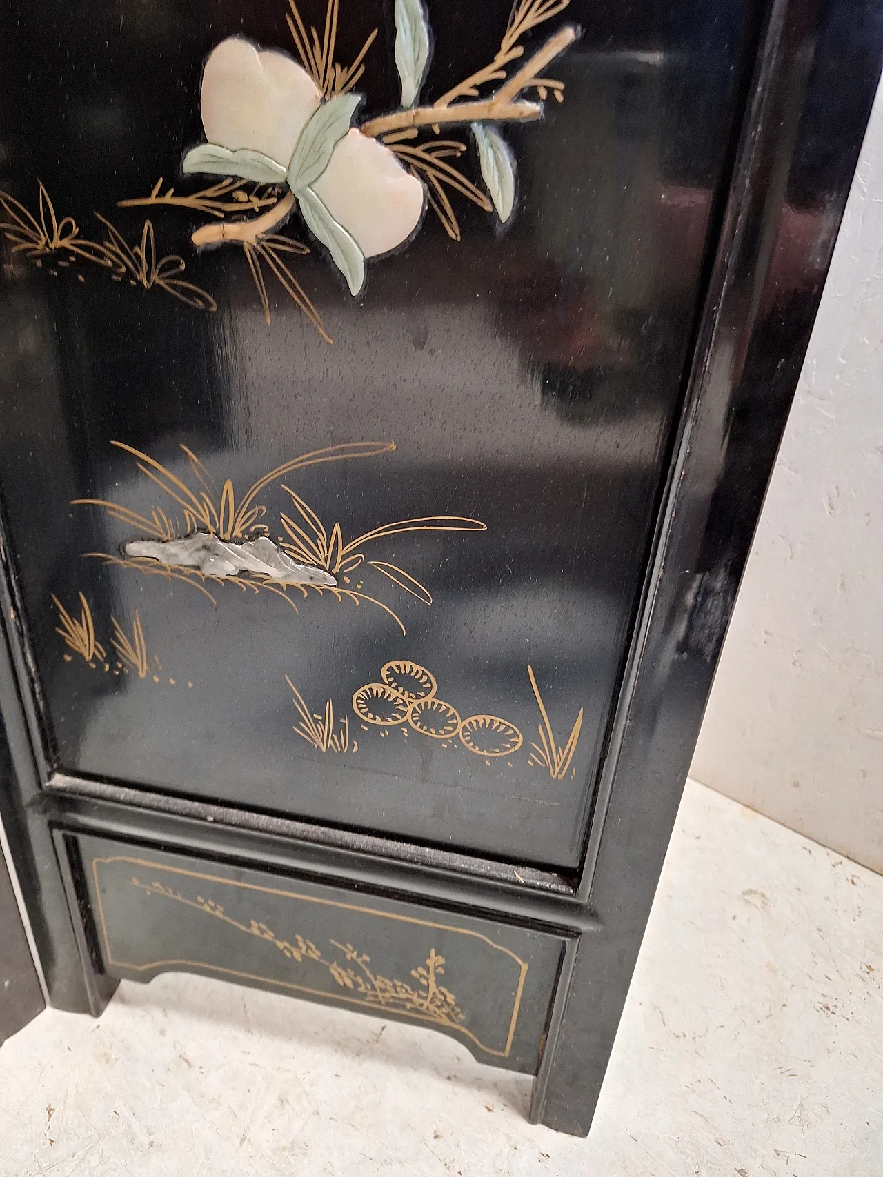 Paravento orientale in lacca con decorazioni in pietra, anni '50 2