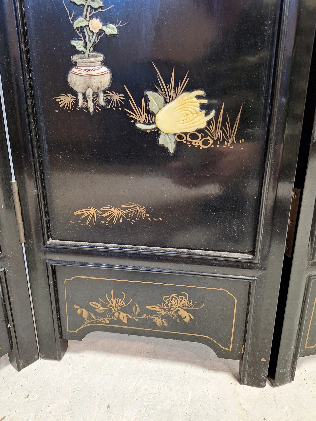 Paravento orientale in lacca con decorazioni in pietra, anni '50 17