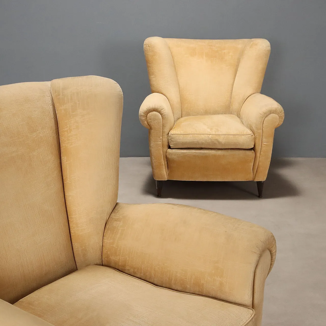 Coppia di poltrone con imbottitura in molle e piuma e tessuto, '900 4