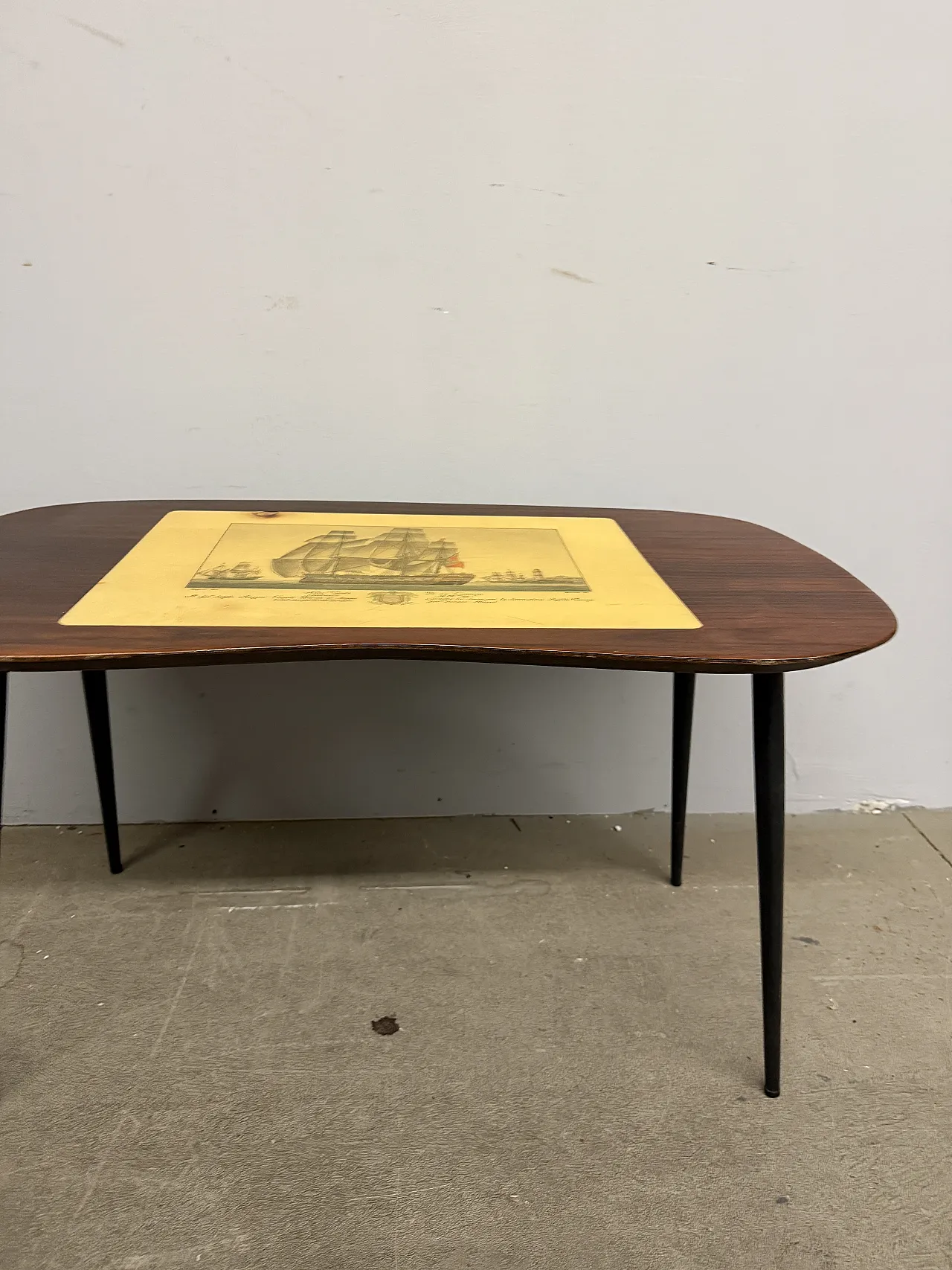 Mid century coffee table in bean-shaped walnut, 50s 3