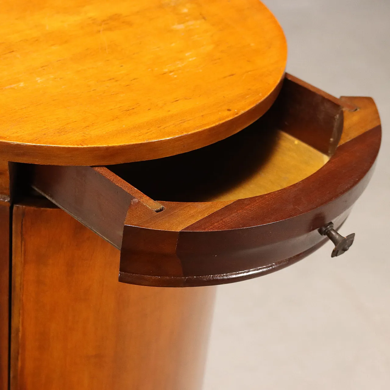 Comodino con piedistallo in mogano, primo '900 6