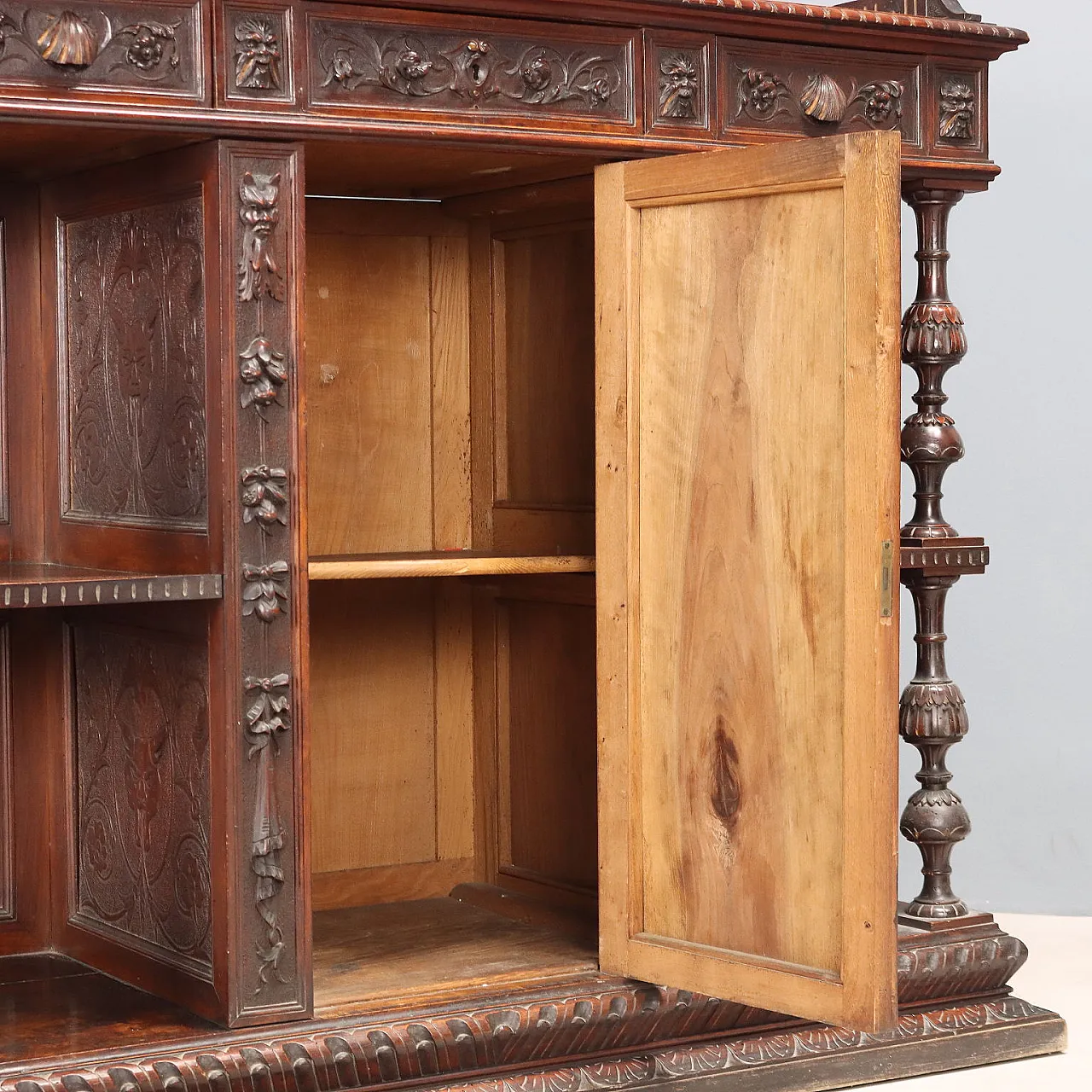 Coppia di credenze neobarocche in legno, fine '800 4